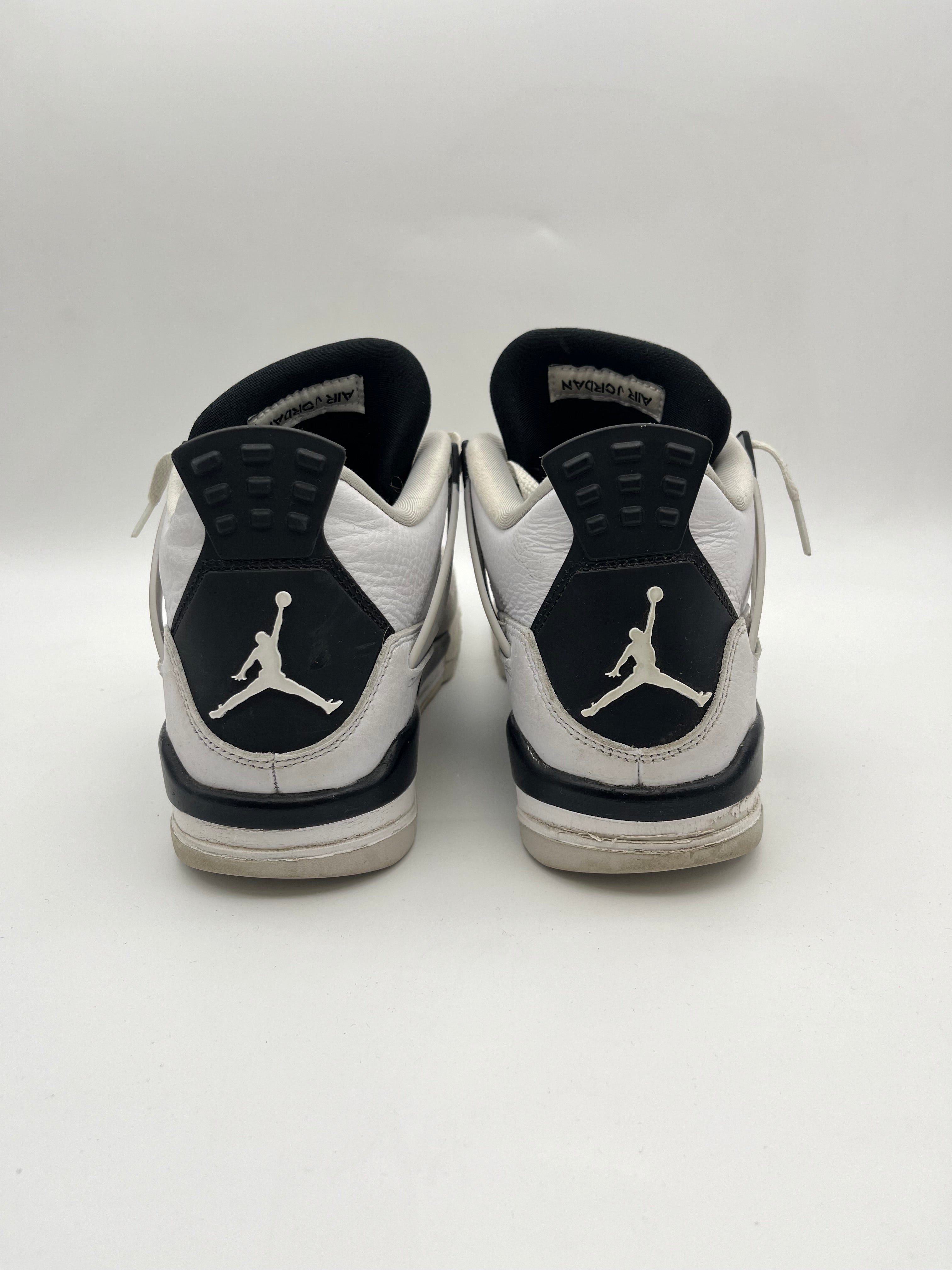 Használt - Jordan 4 Military Black (38.5)