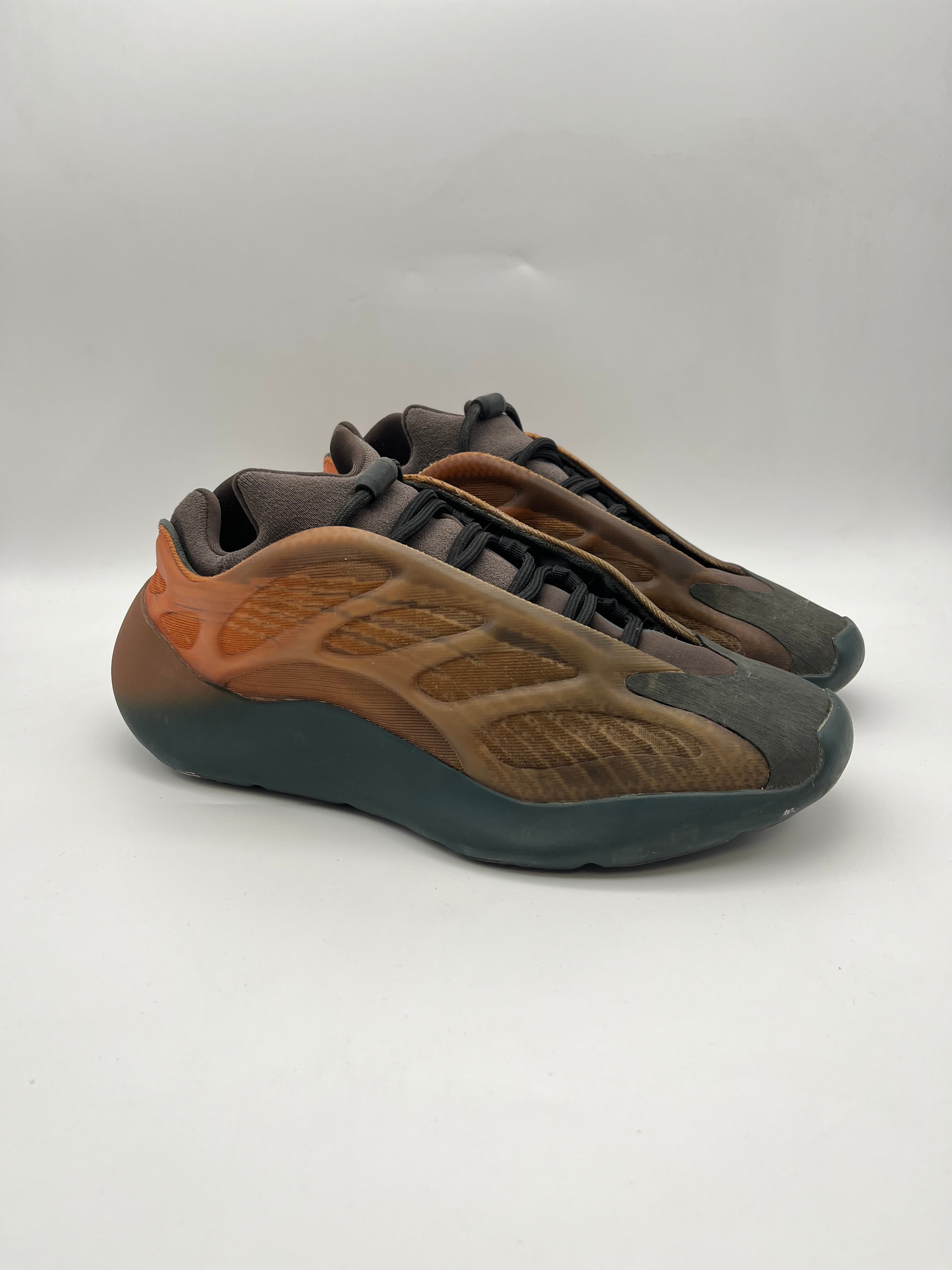 Használt - Yeezy 700 V3 Copper Fade (43 1/3)