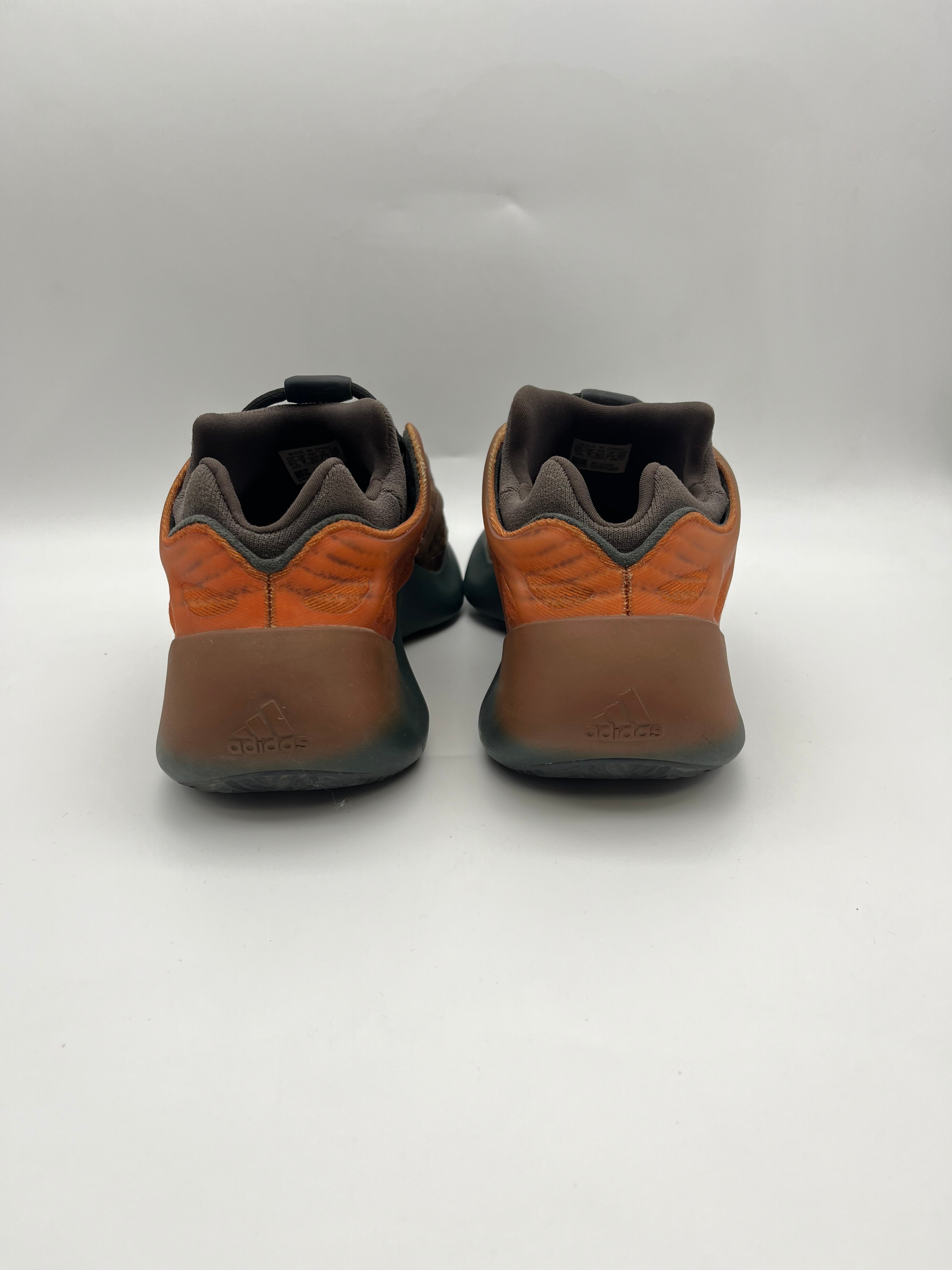 Használt - Yeezy 700 V3 Copper Fade (43 1/3)