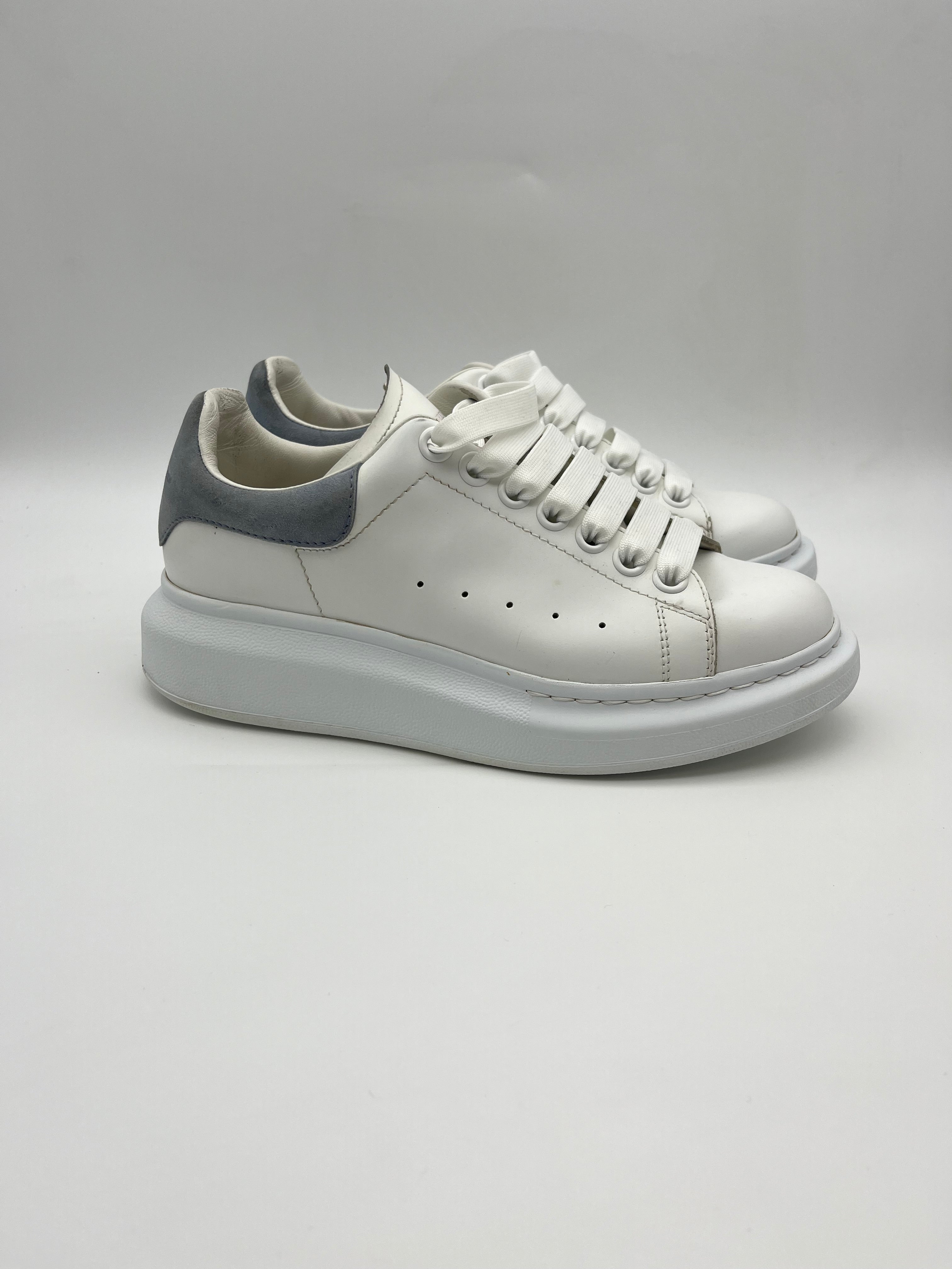 Használt - Alexander McQueen Baby Blue (36)