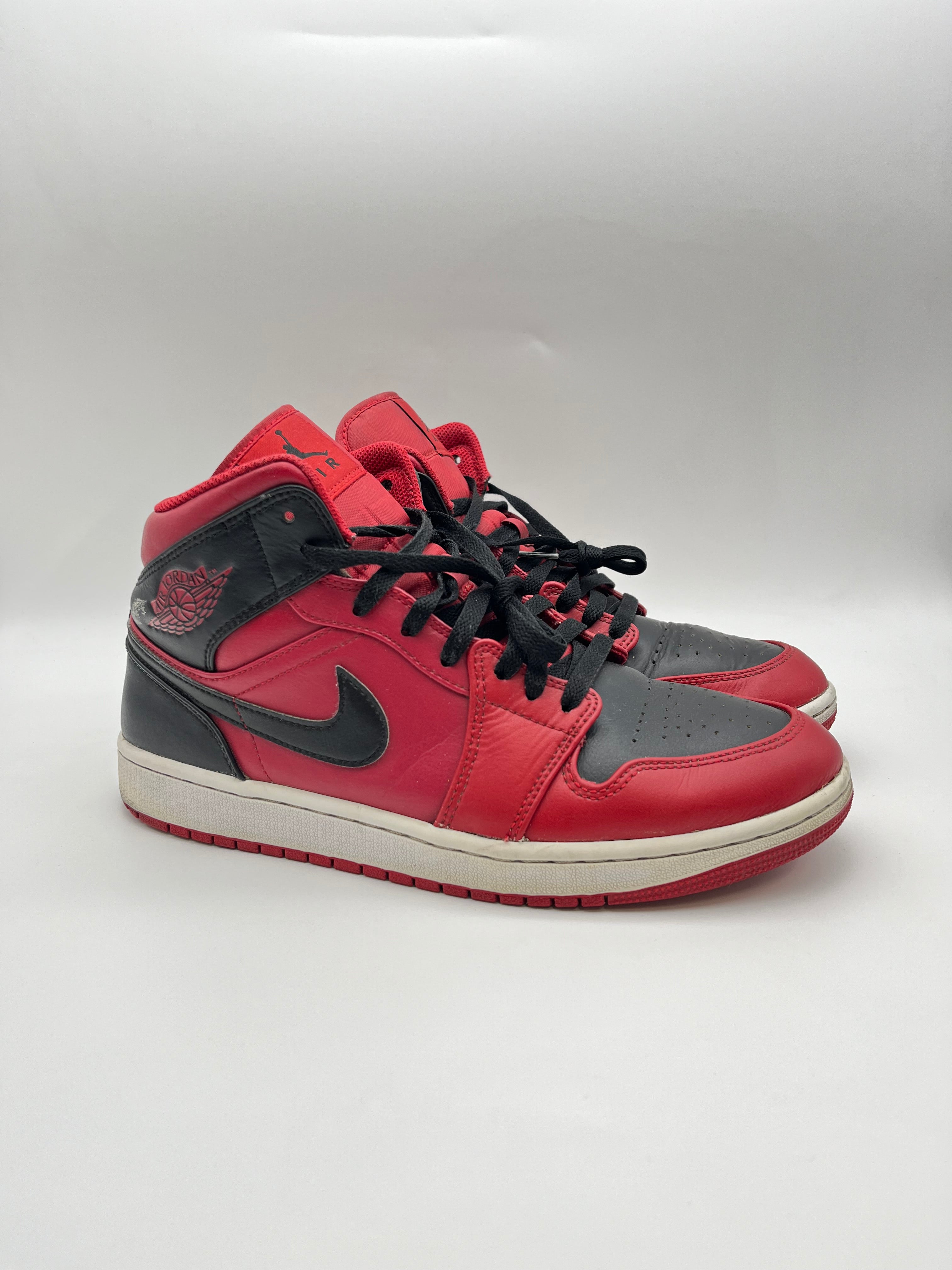 Használt - Jordan 1 Mid Reverse Bred (43)