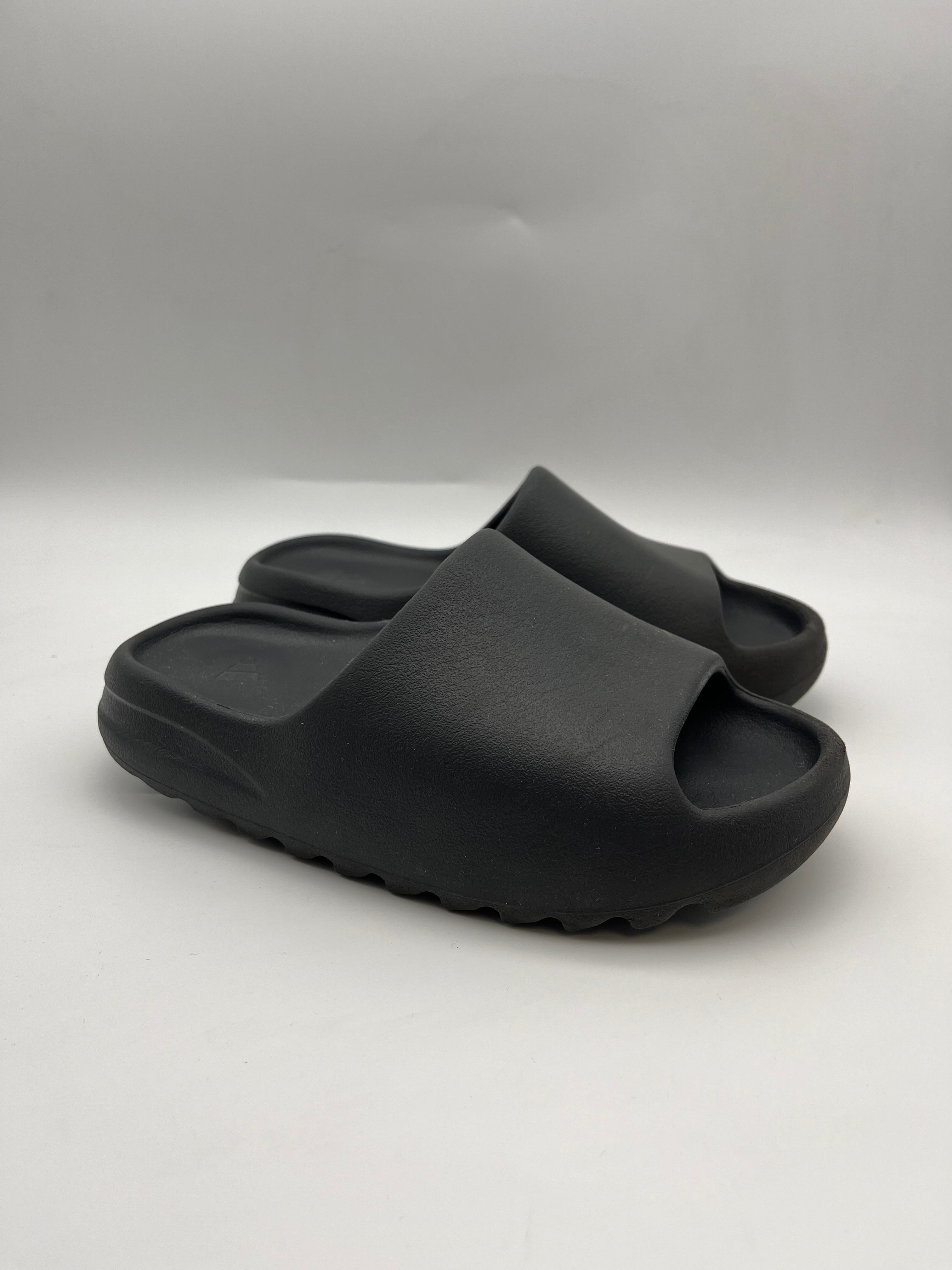 Használt - Yeezy Slide Onyx (37)