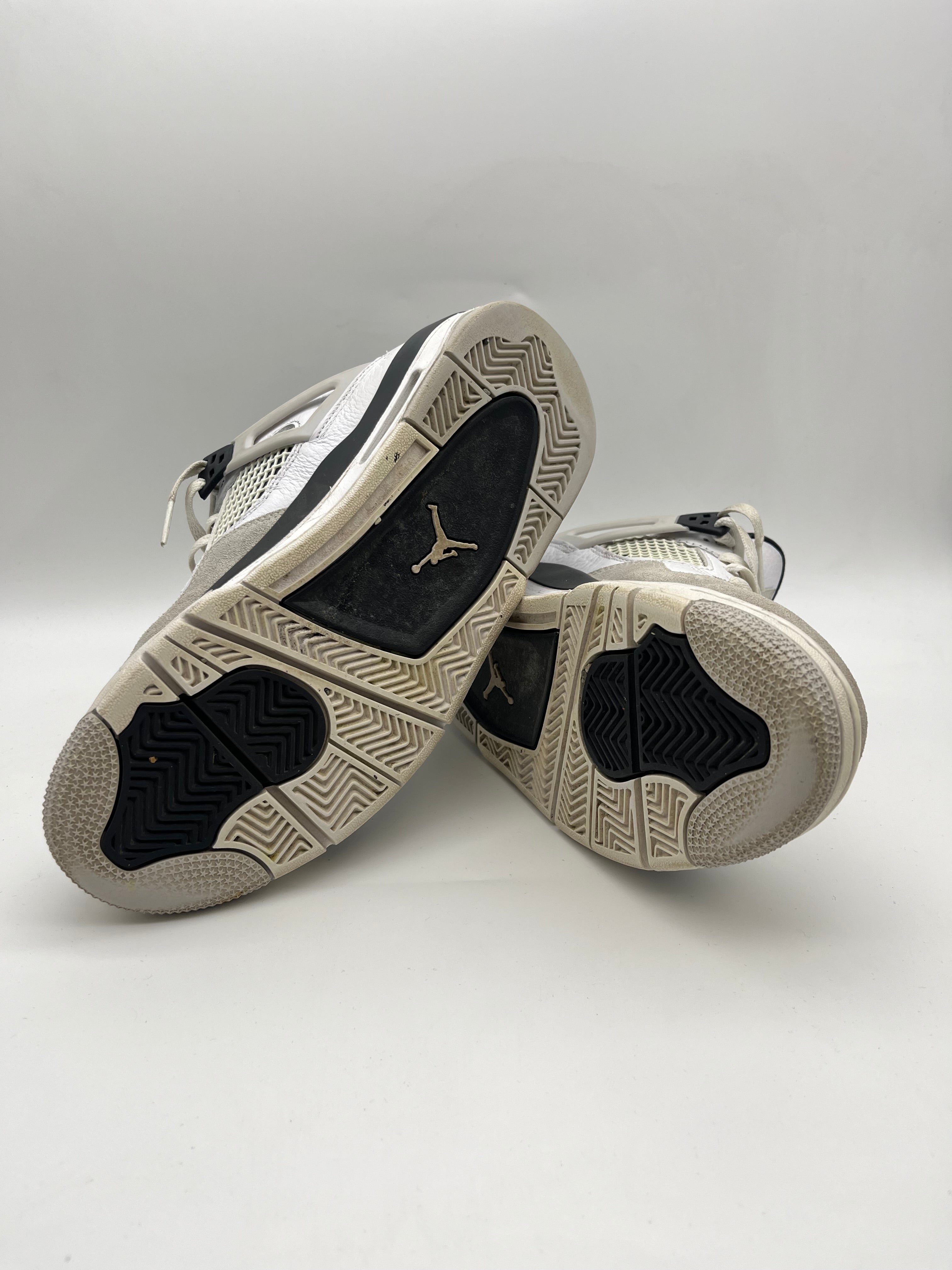 Használt - Jordan 4 Military Black (38.5)