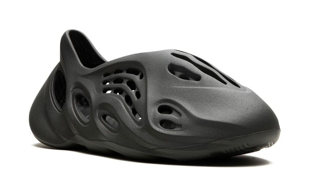 Yeezy Foam RNNR Carbon