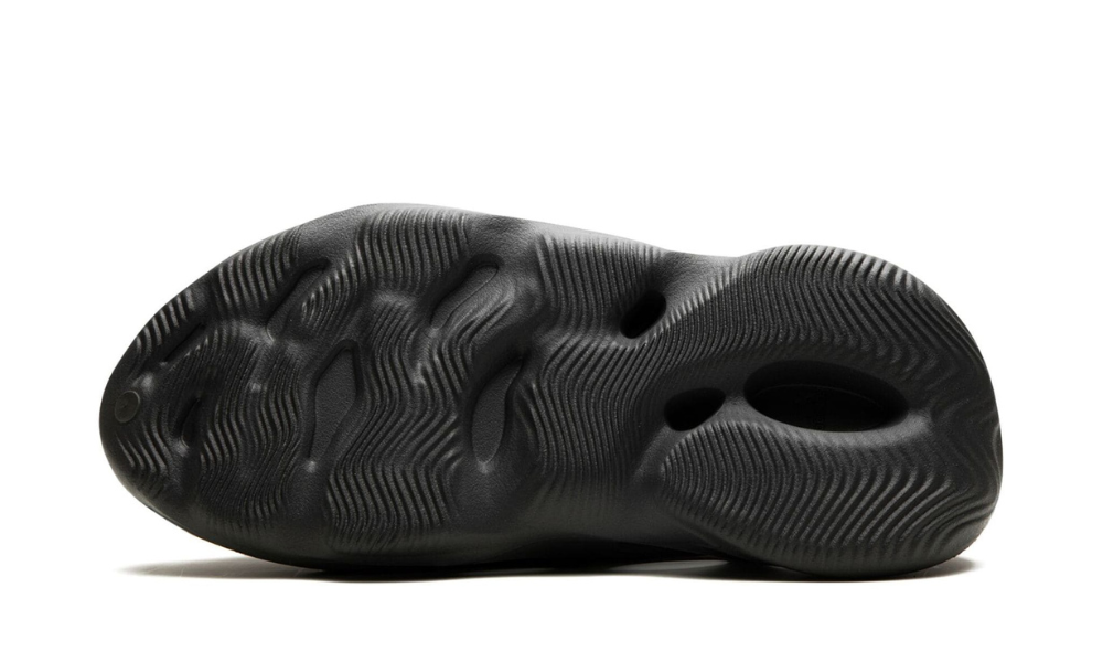 Yeezy Foam RNNR Carbon