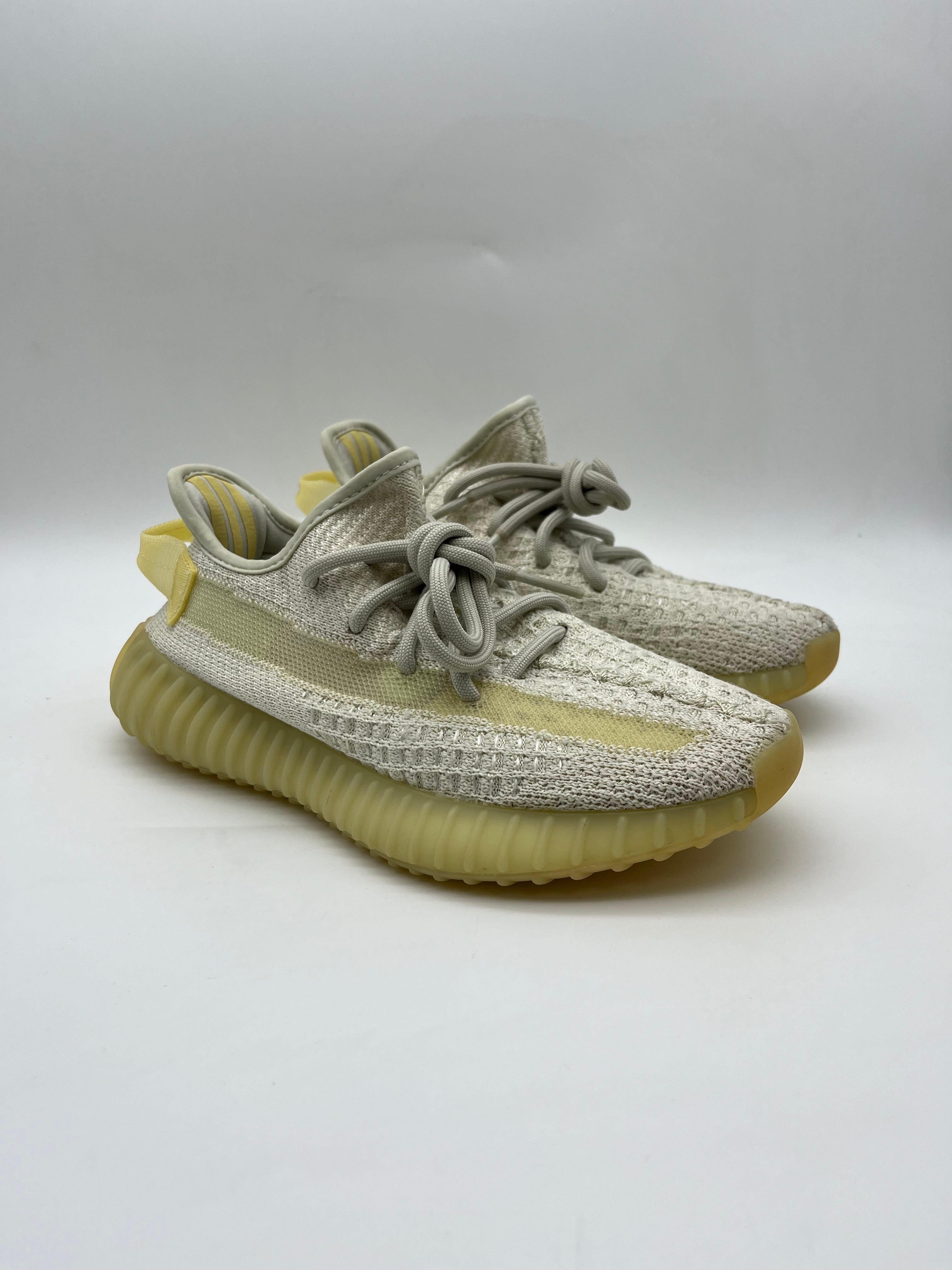 Használt - Yeezy 350 V2 Light (36)