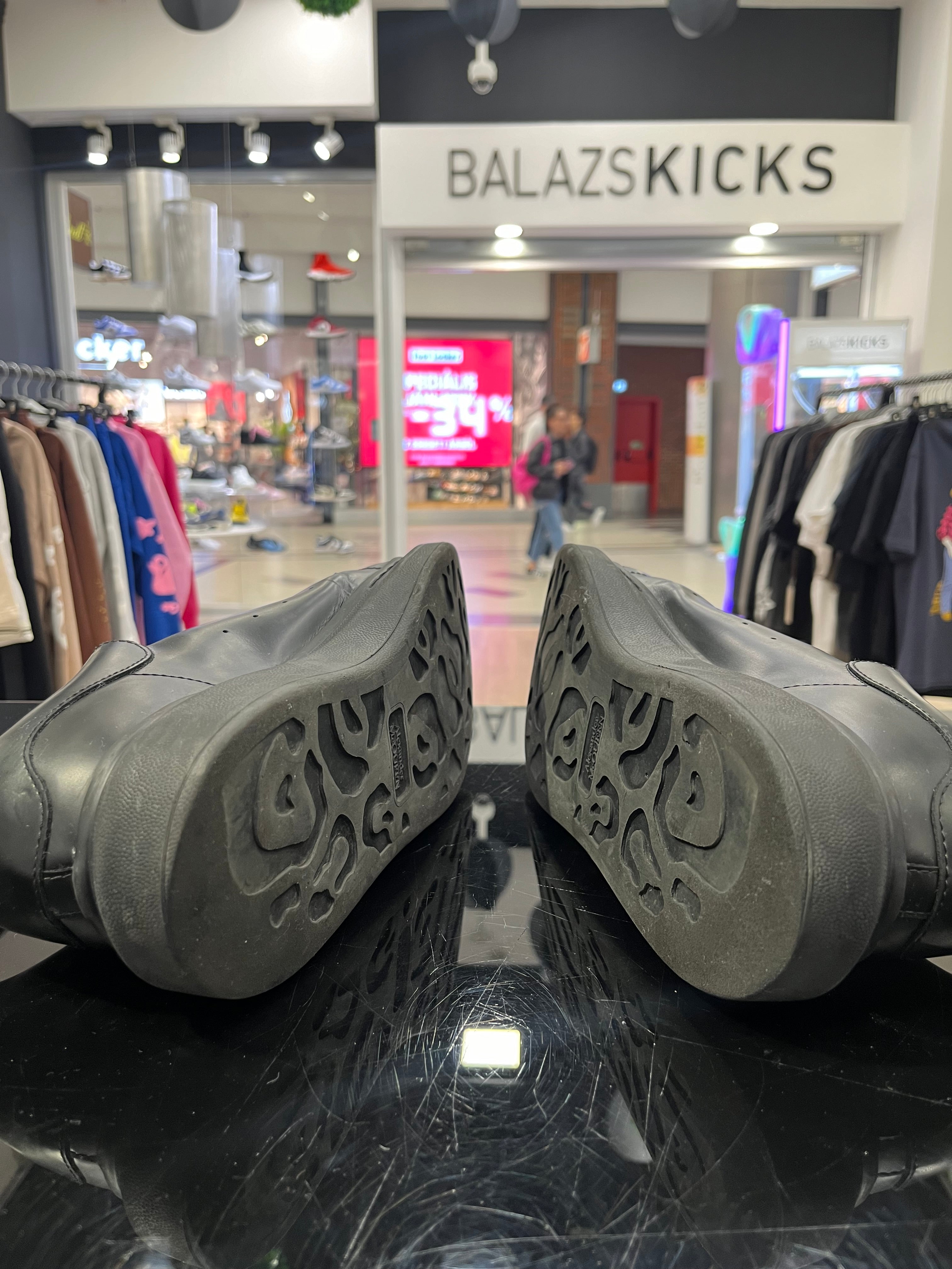 HASZNÁLT - McQueen Triple Black (43)