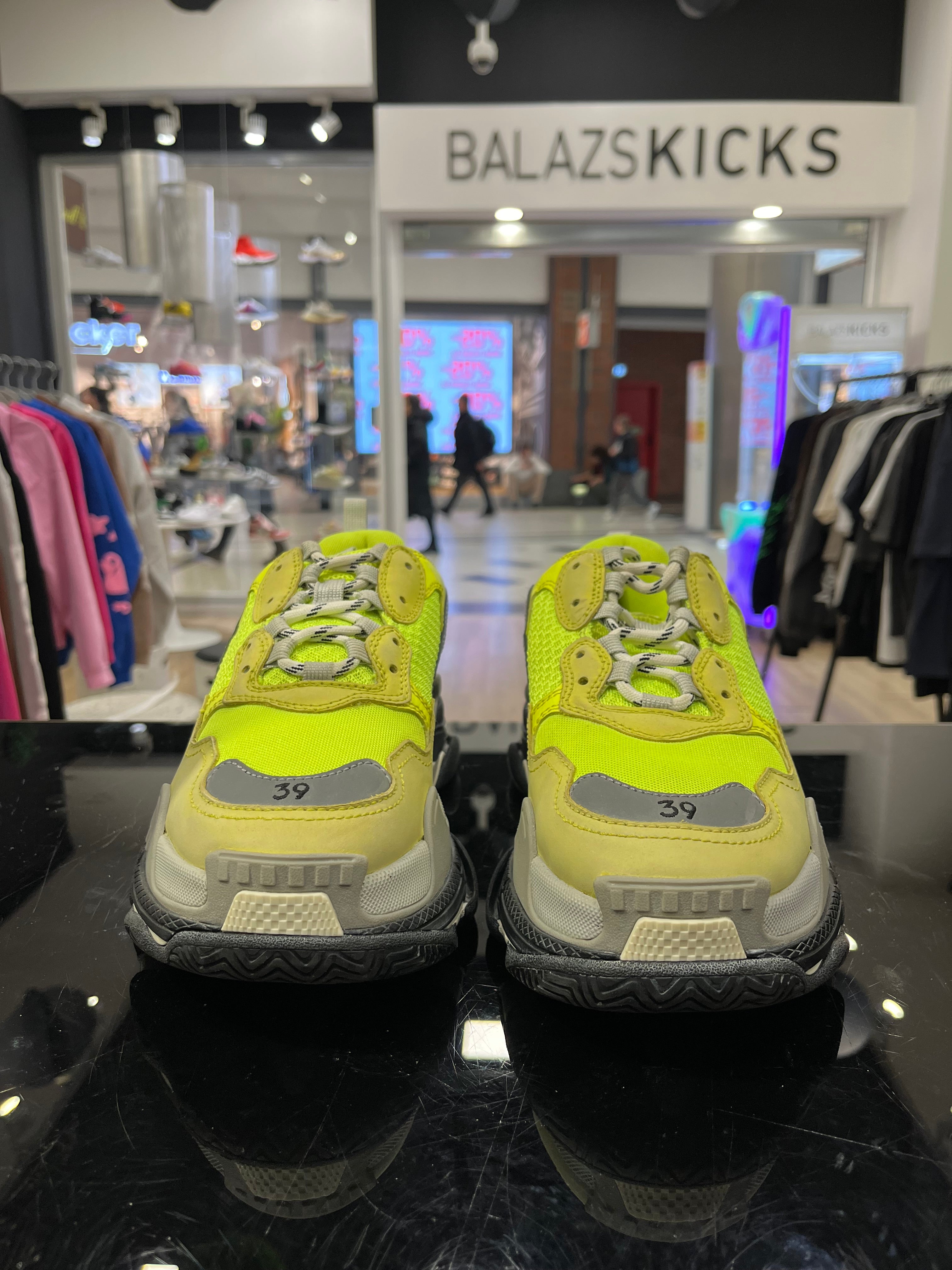 HASZNÁLT - Balenciaga Triple S Neon Yellow (39)