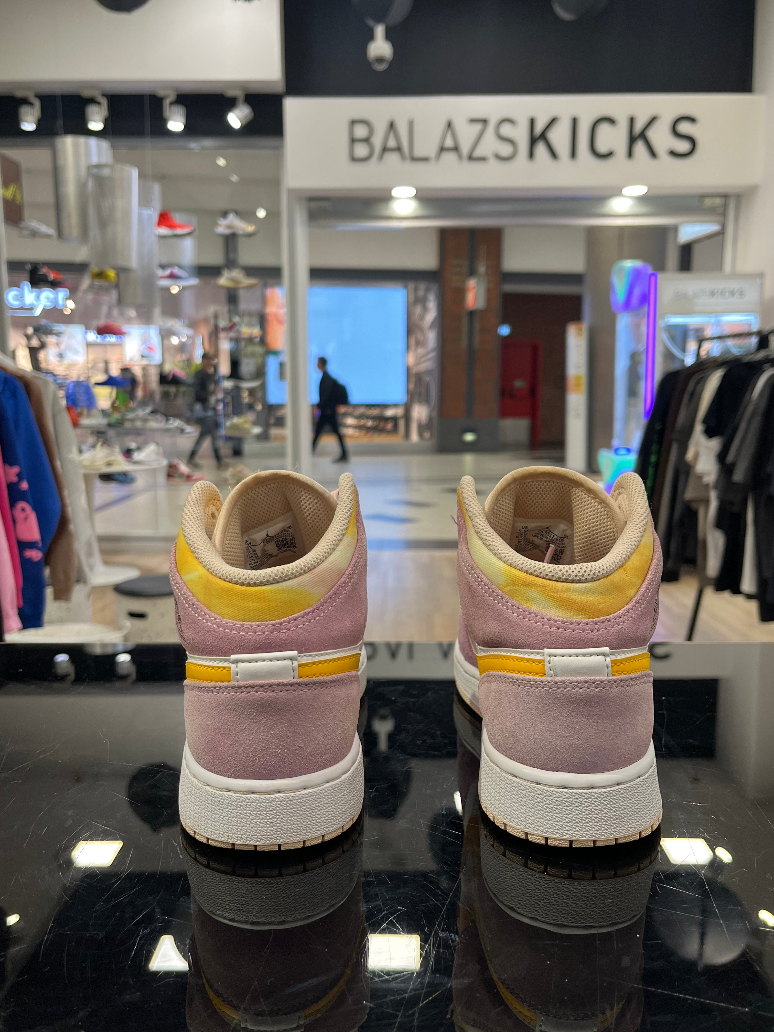 HASZNÁLT - Jordan 1 Mid Artic Pink Yellow Swoosh (38)