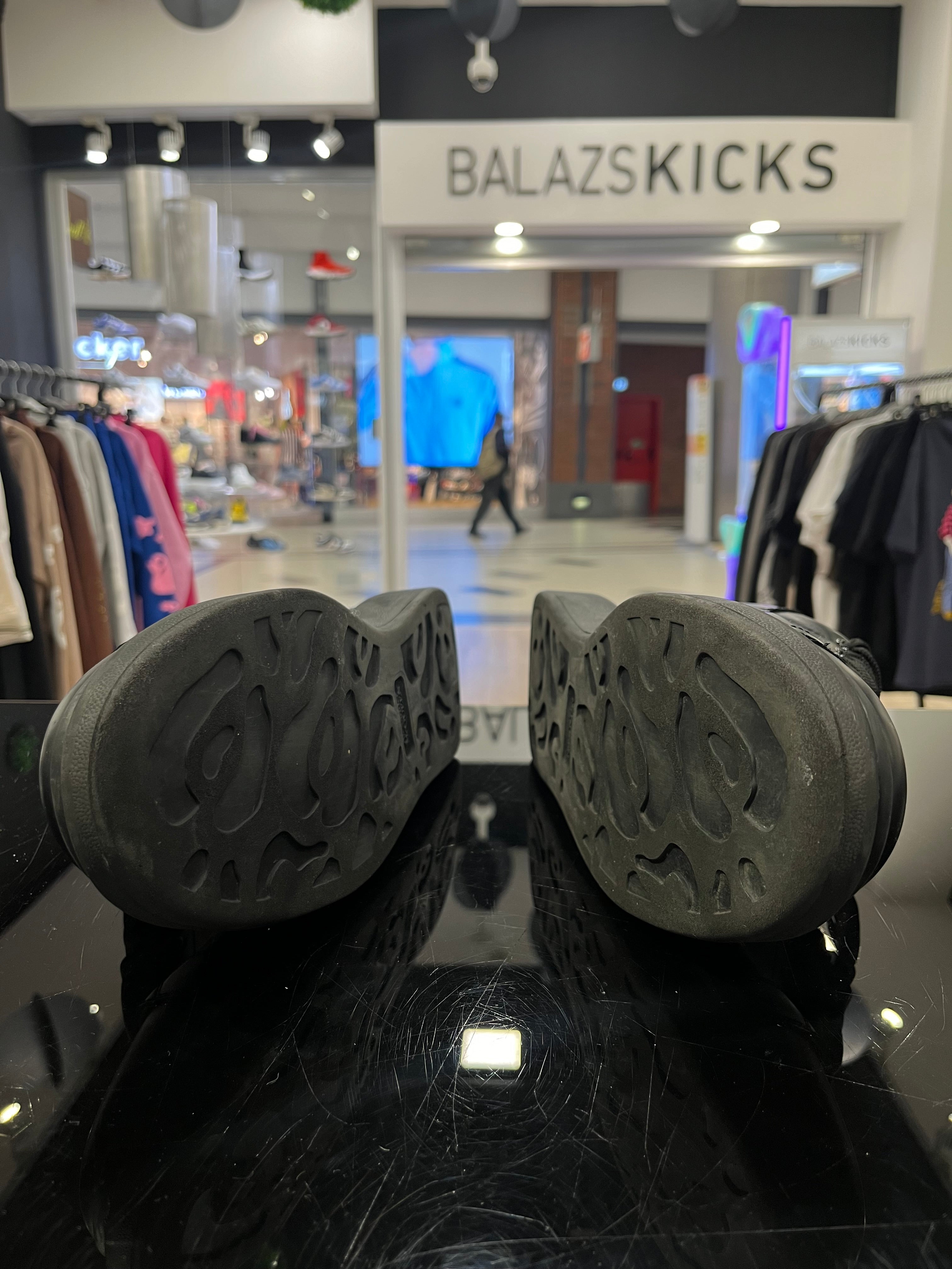 HASZNÁLT - McQueen Triple Black (43)
