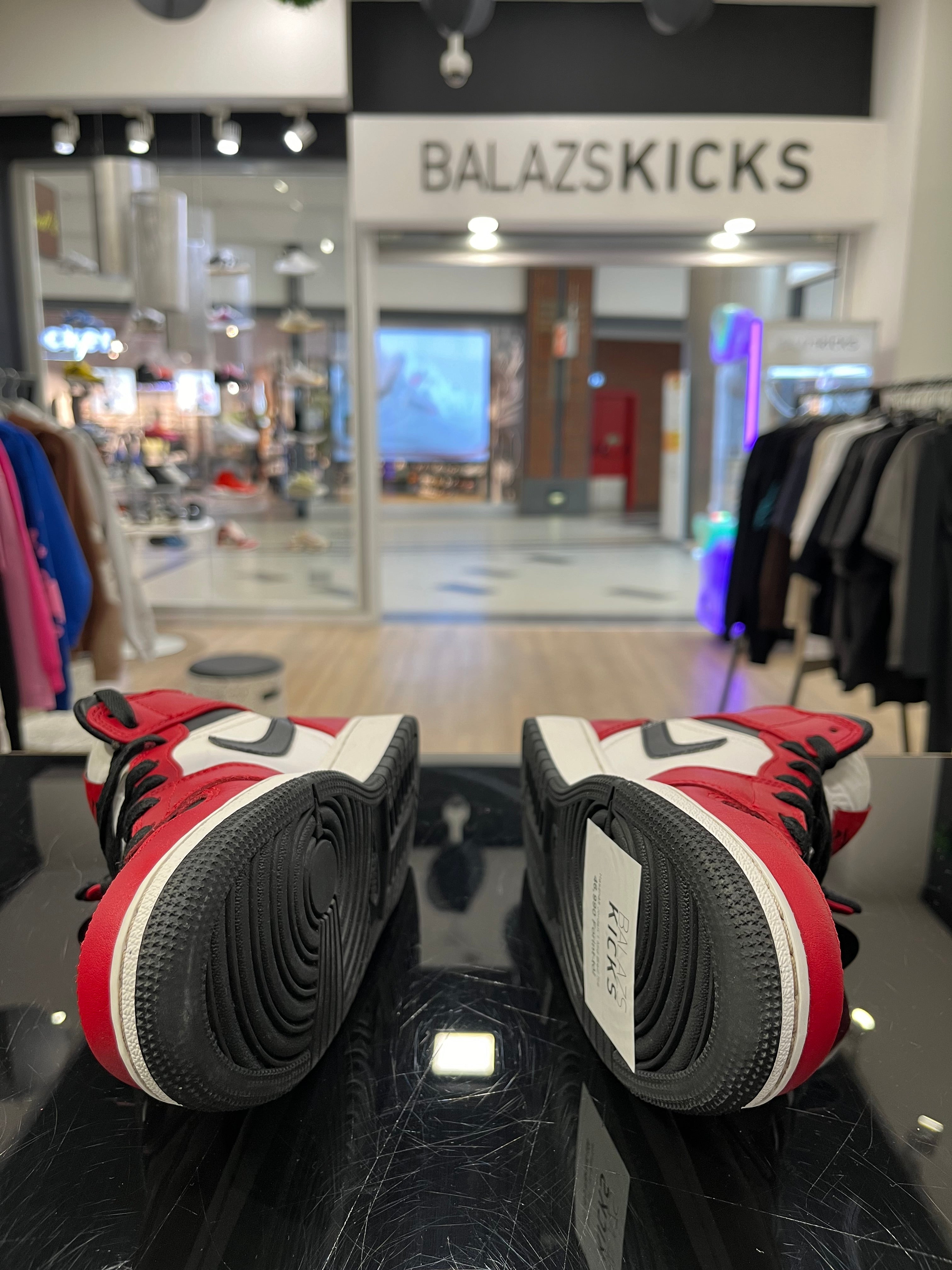 HASZNÁLT - Jordan 1 Mid Black Toe