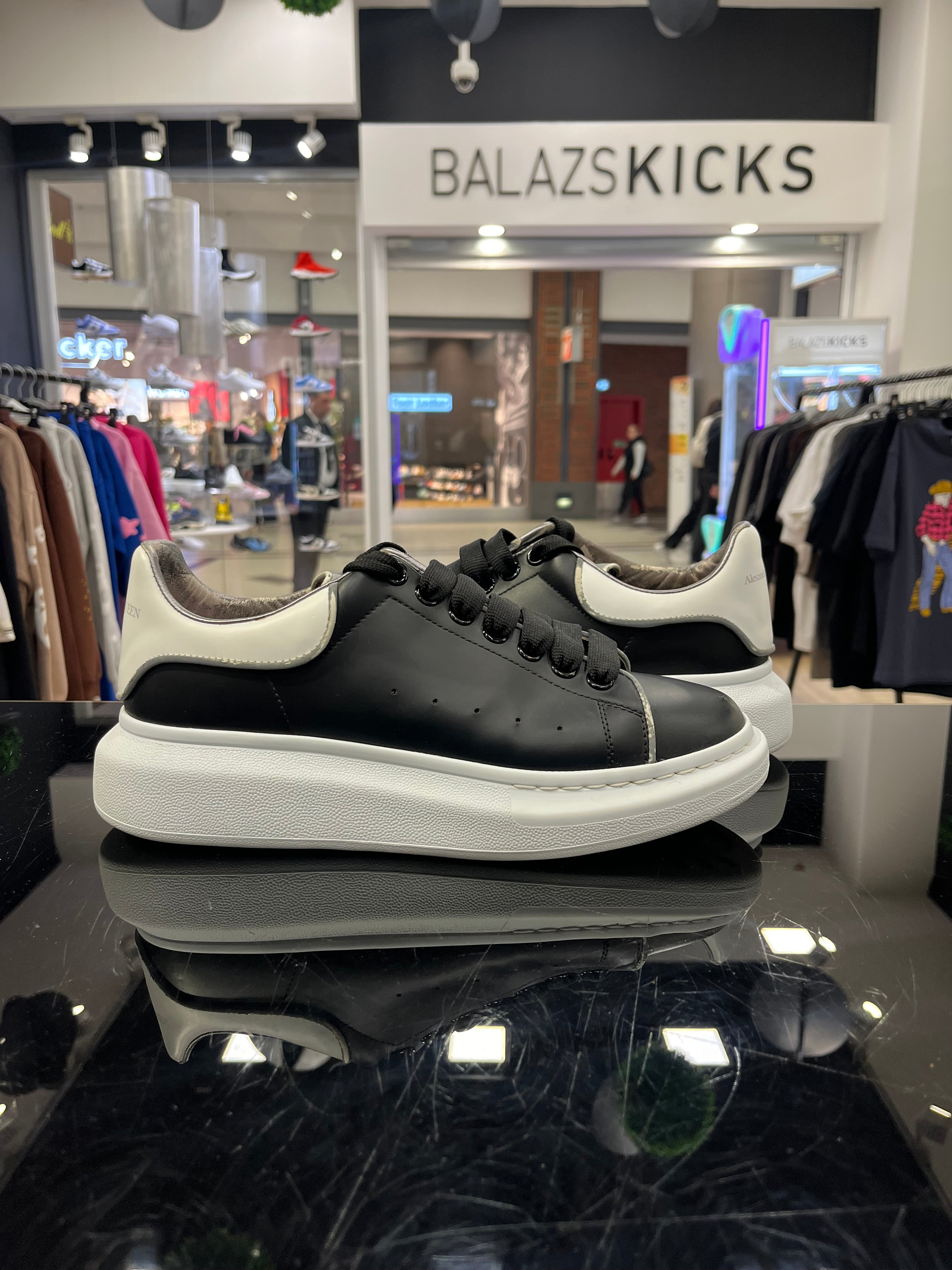 HASZNÁLT - Alexander McQueen Black Reflective (40)