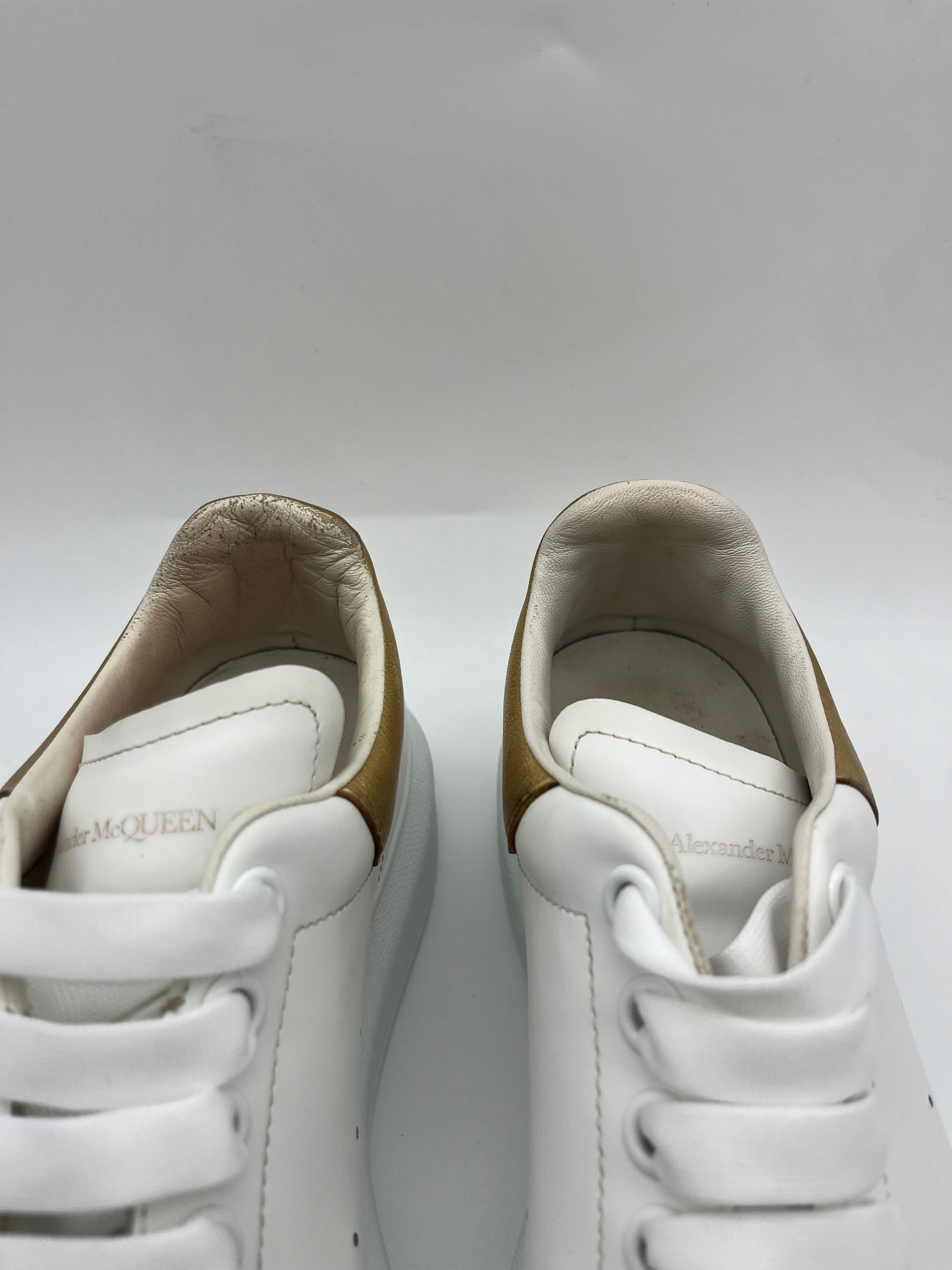 Használt - Alexander McQueen Gold Heel (38)