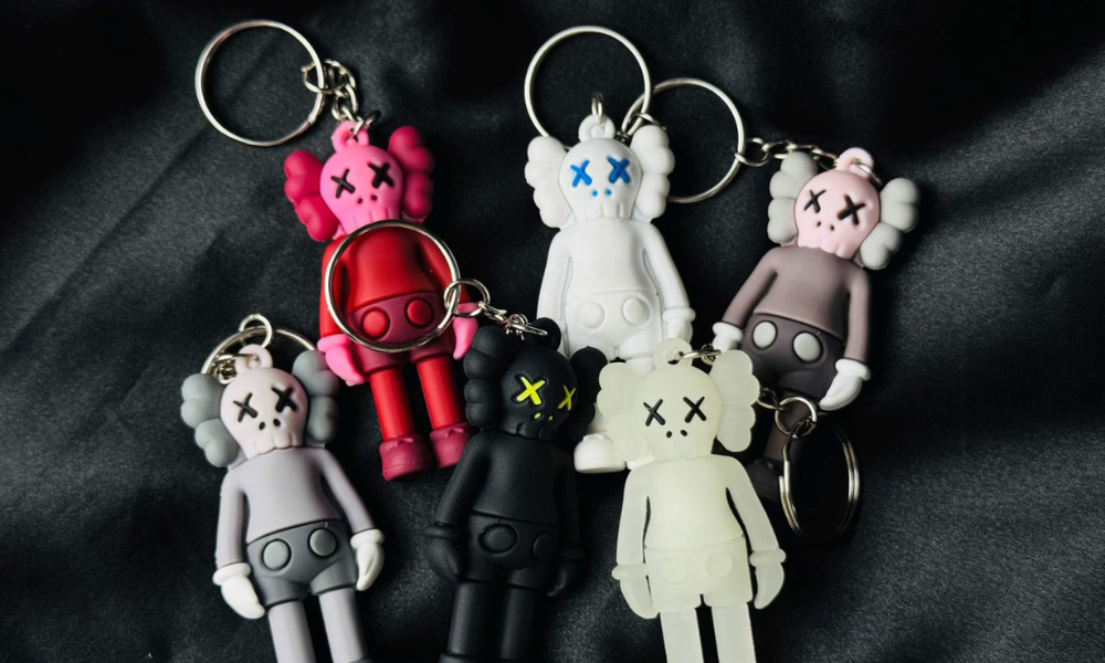 Breloc - KAWS alb
