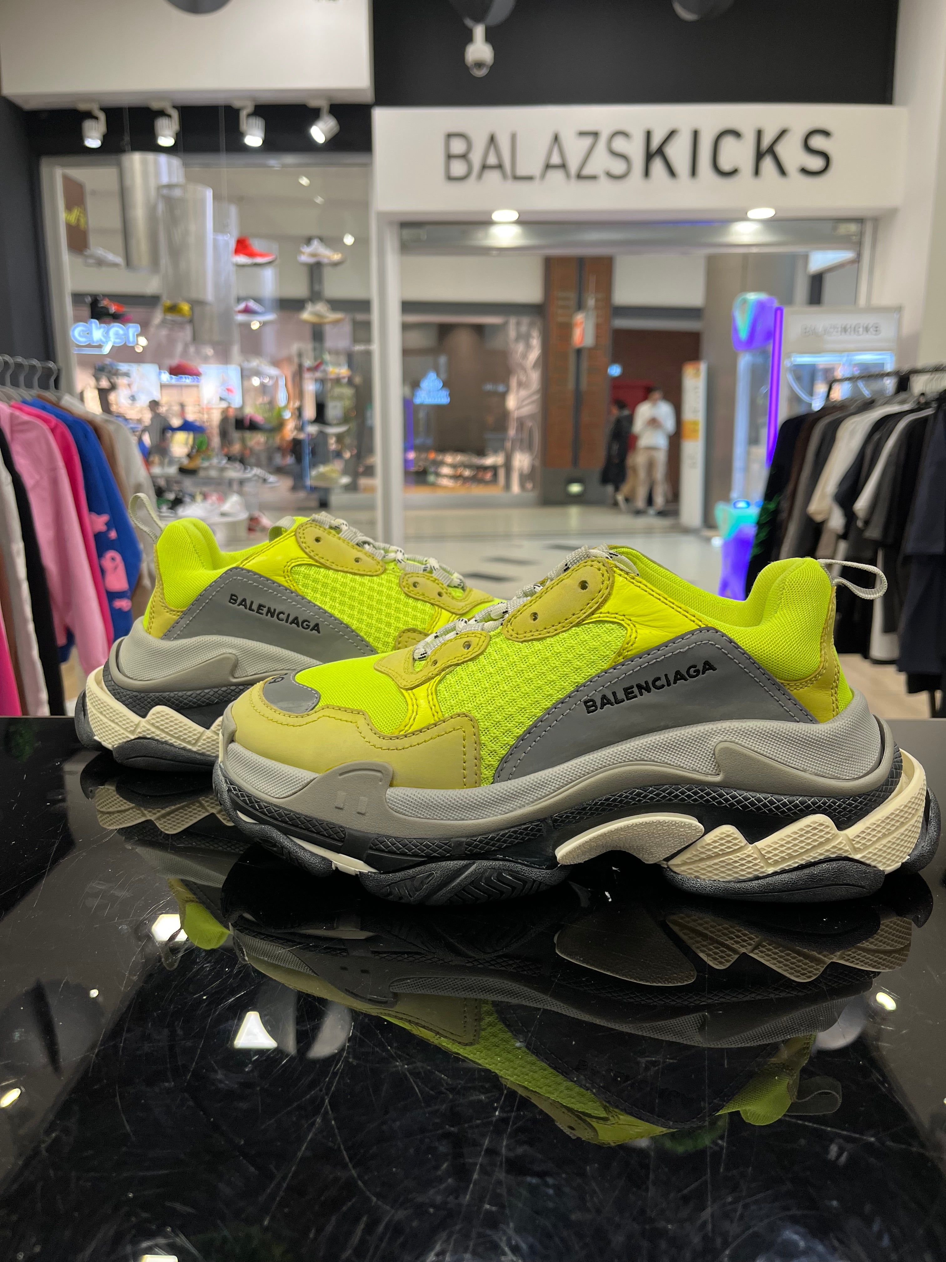 HASZNÁLT - Balenciaga Triple S Neon Yellow (39)