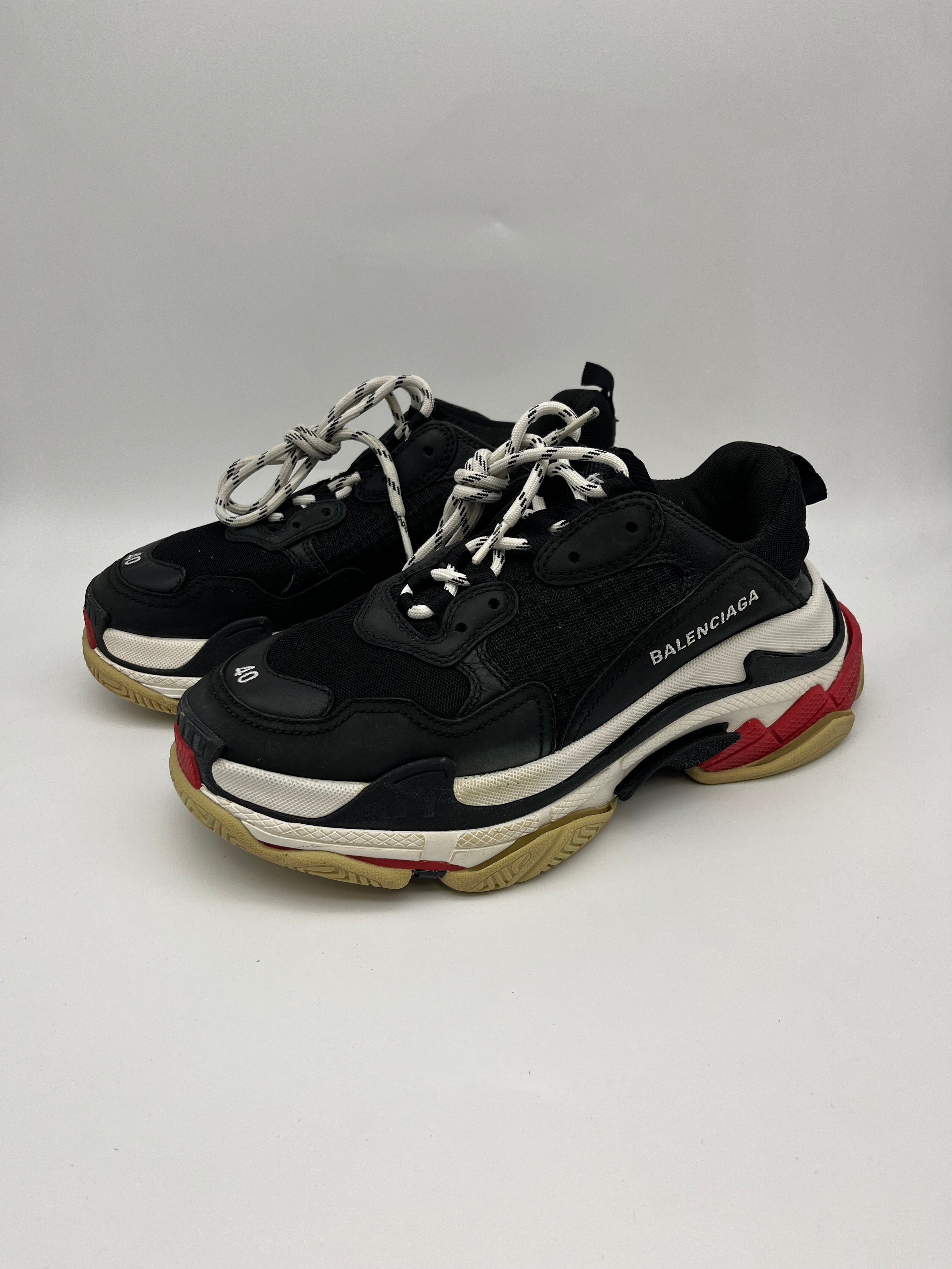 Használt - Balenciaga Triple S Bred (40)