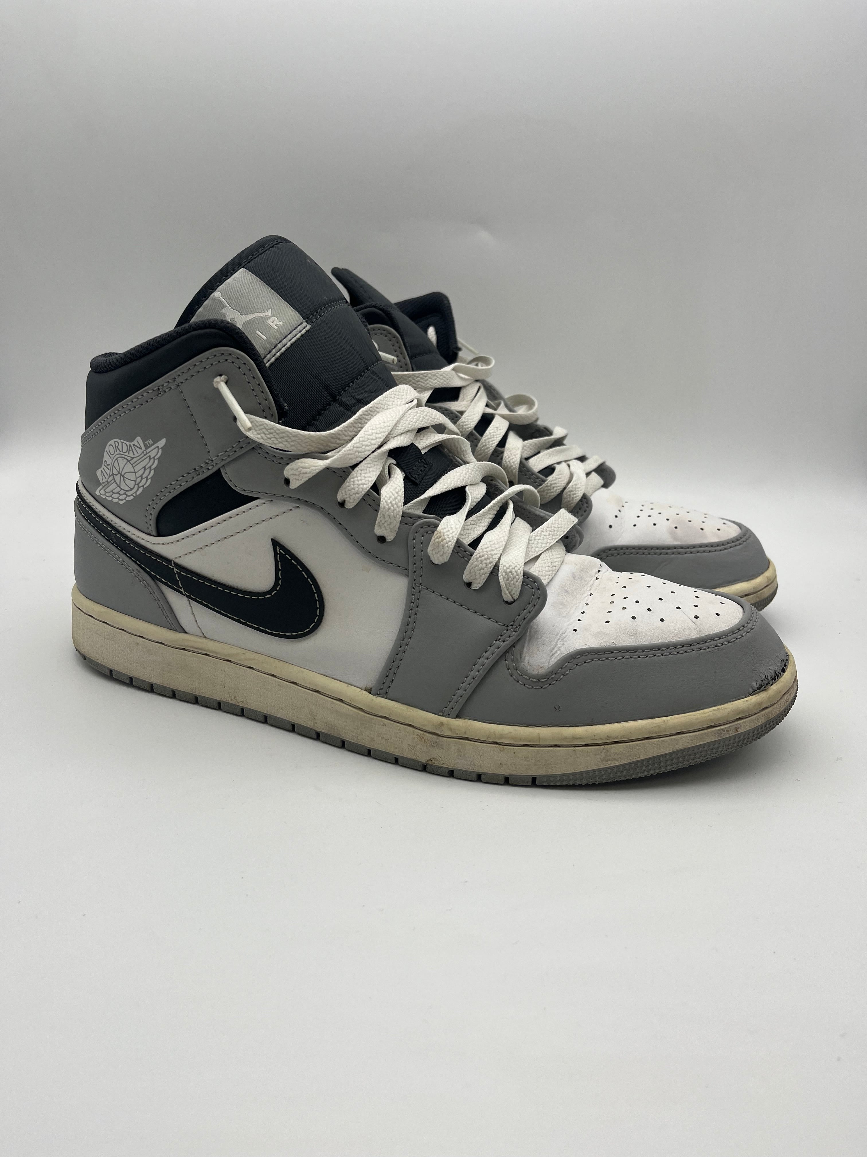 Használt - Jordan 1 Mid Light Smoke Grey (45)