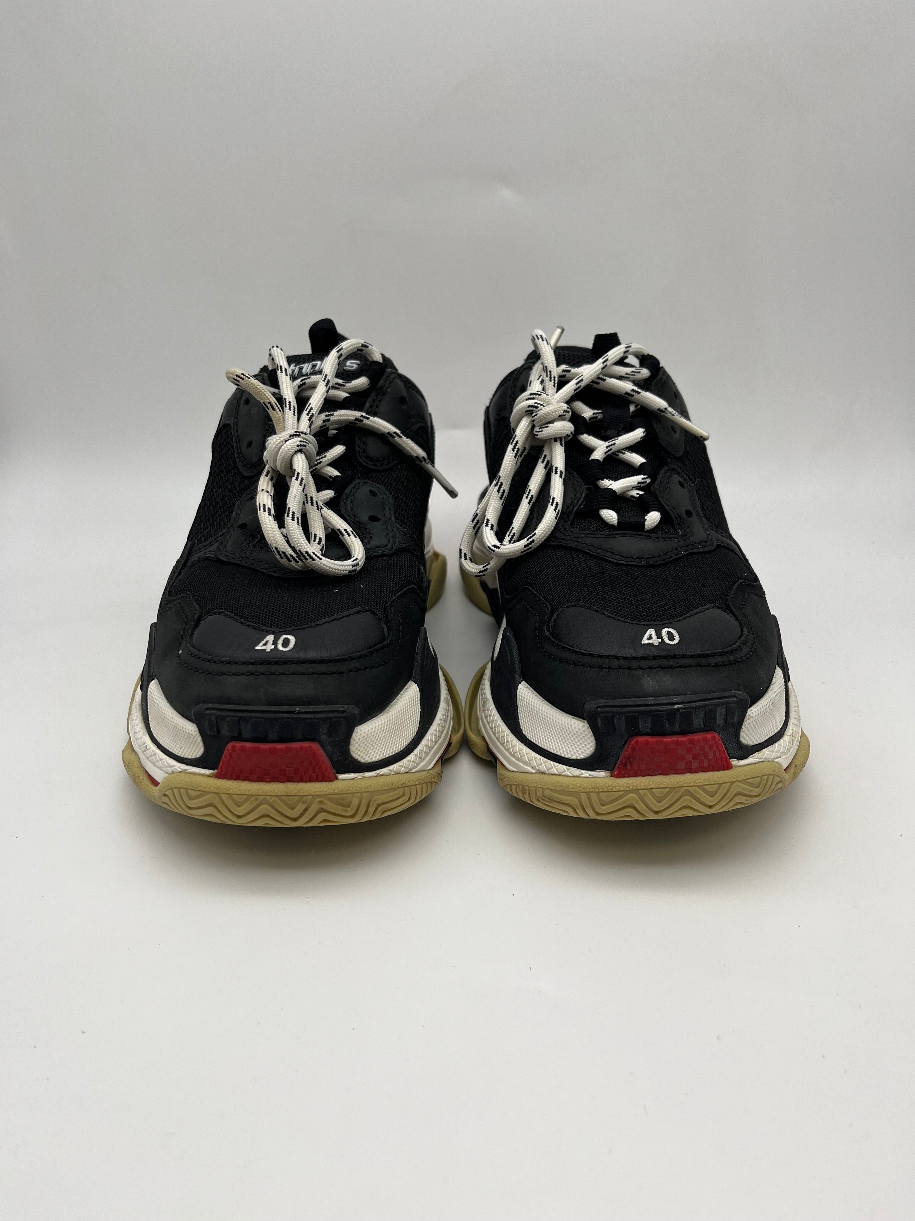 Használt - Balenciaga Triple S Bred (40)