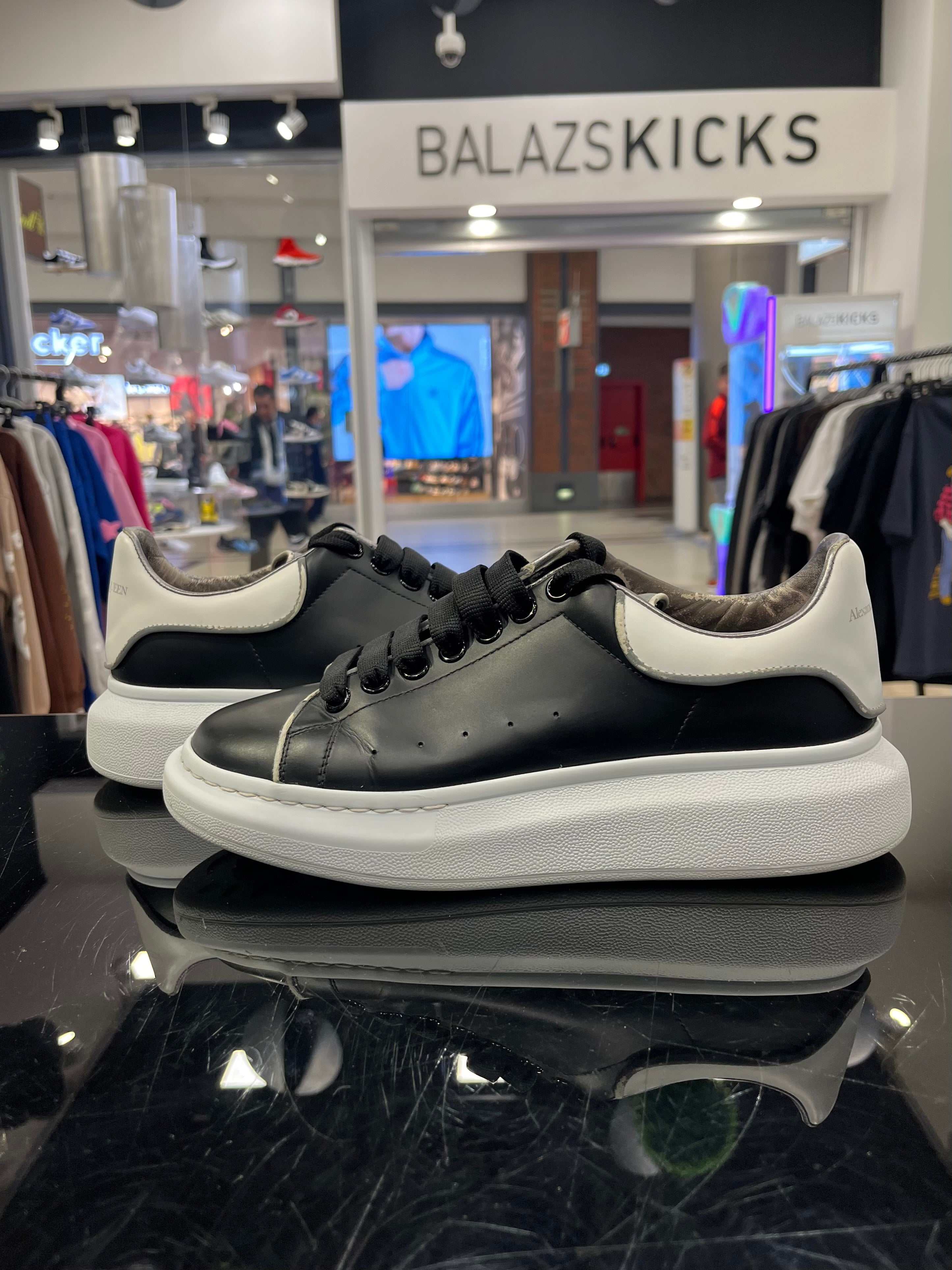 HASZNÁLT - Alexander McQueen Black Reflective (40)