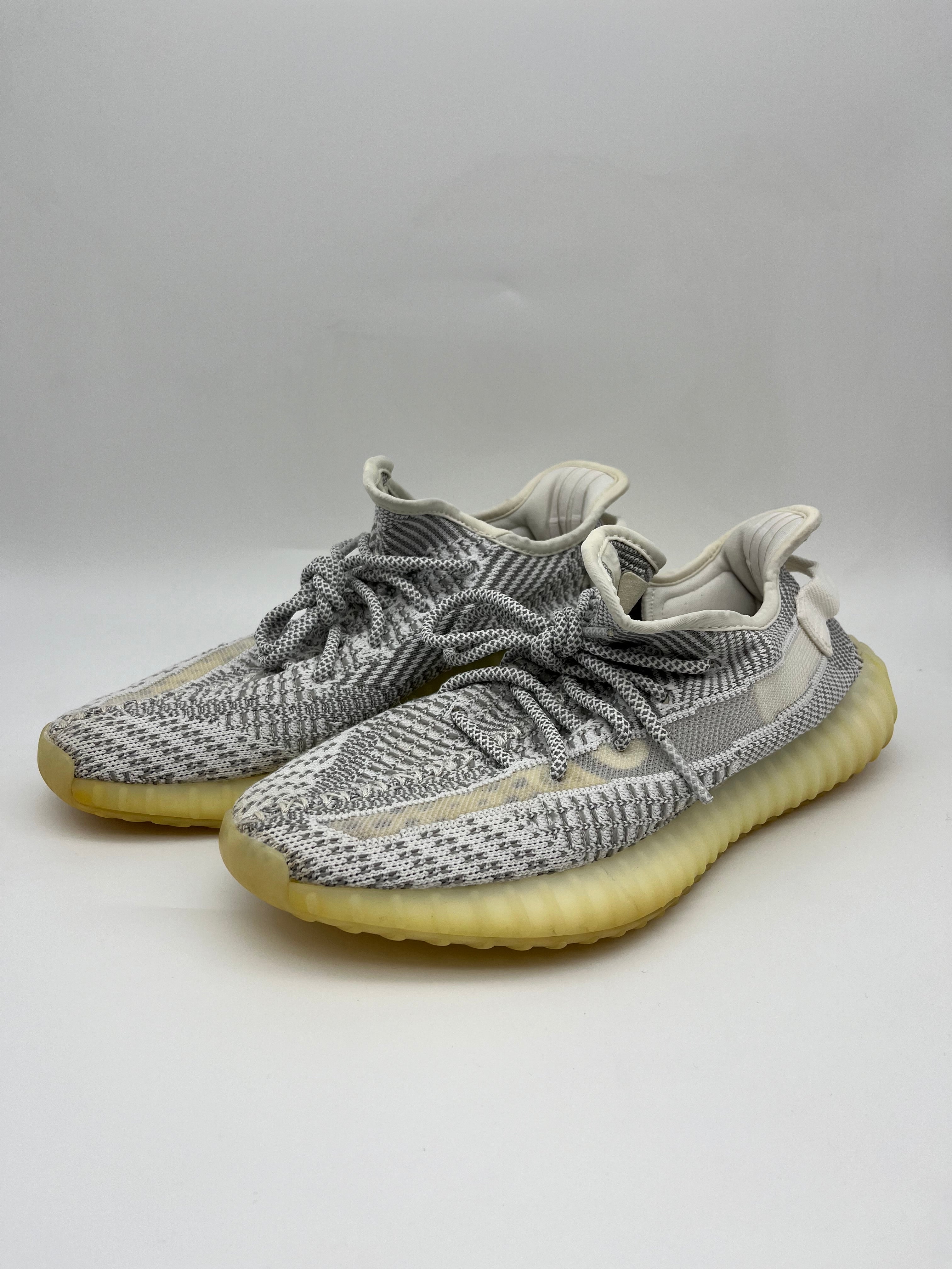 Használt - Yeezy 350 V2 Static (42)