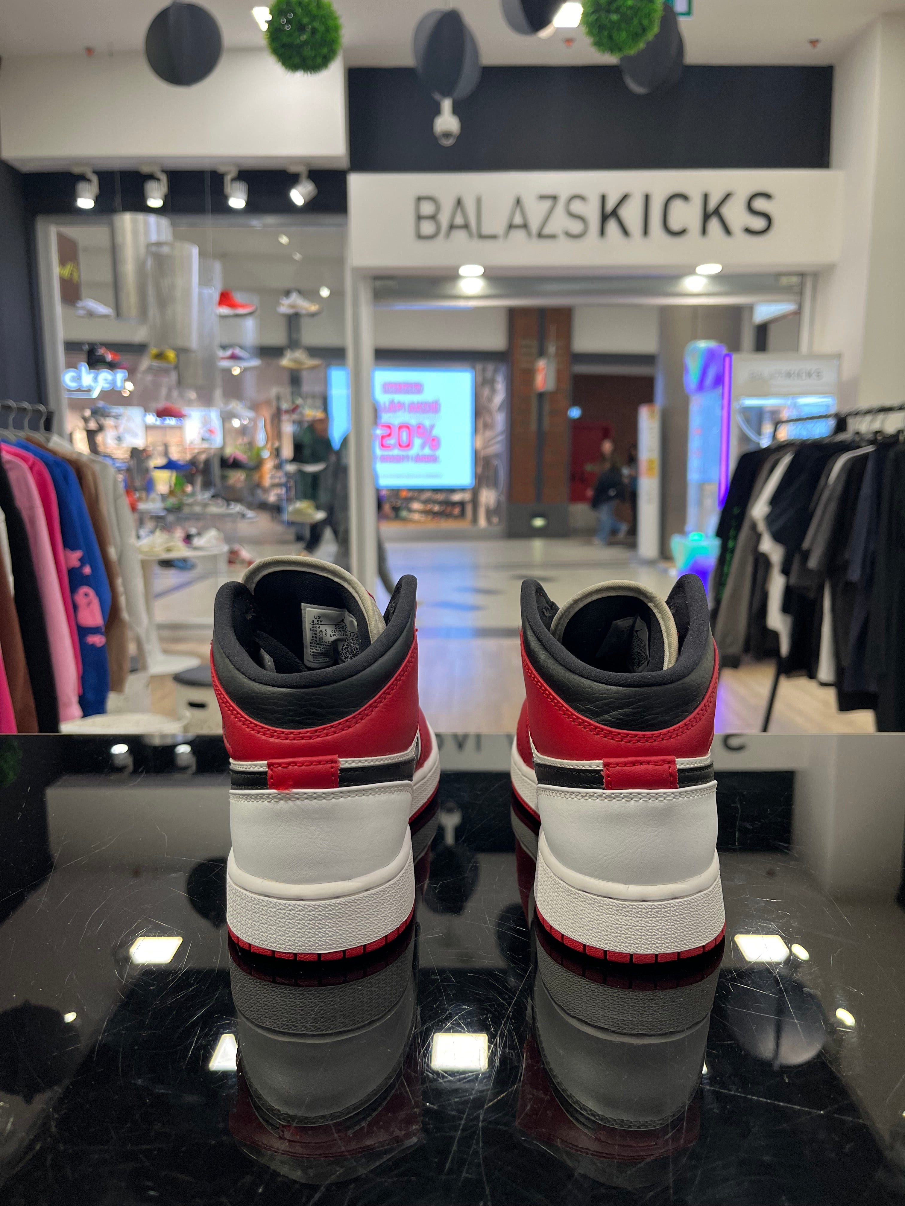 HASZNÁLT - Jordan 1 Mid Chicago 2020 (36.5)