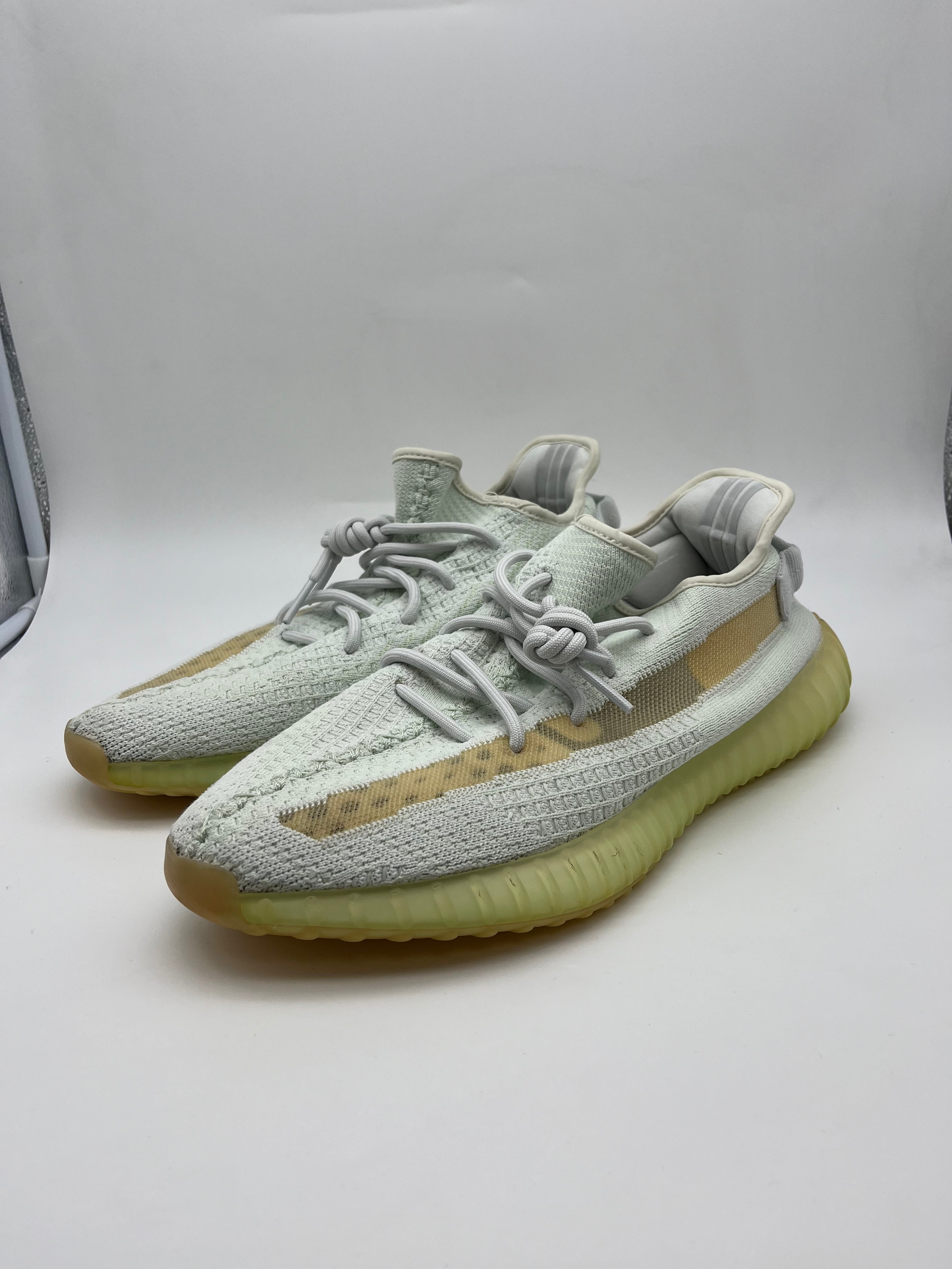 Használt - Yeezy 350 V2 Hyper Space (46 2/3)