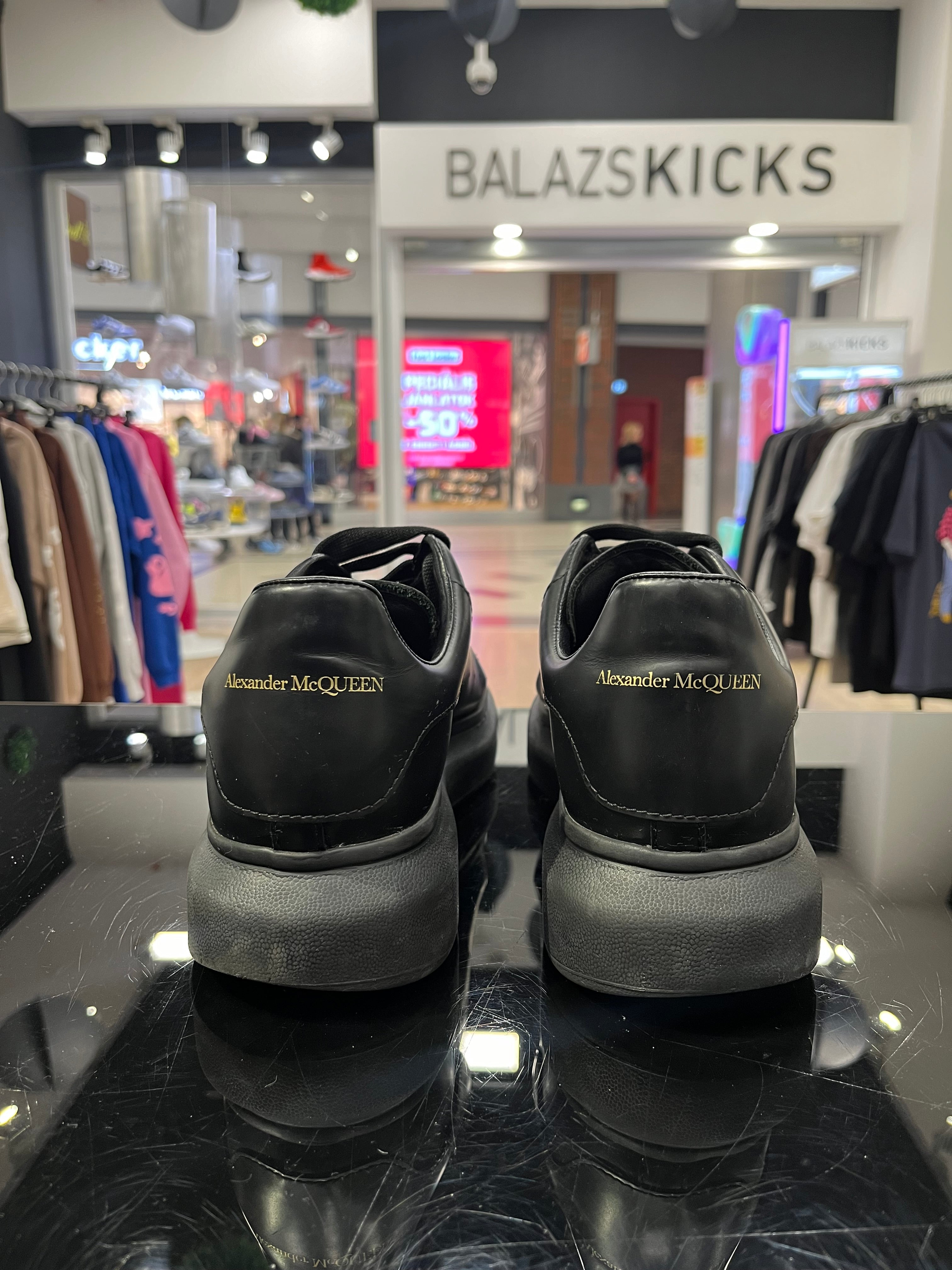 HASZNÁLT - McQueen Triple Black (43)