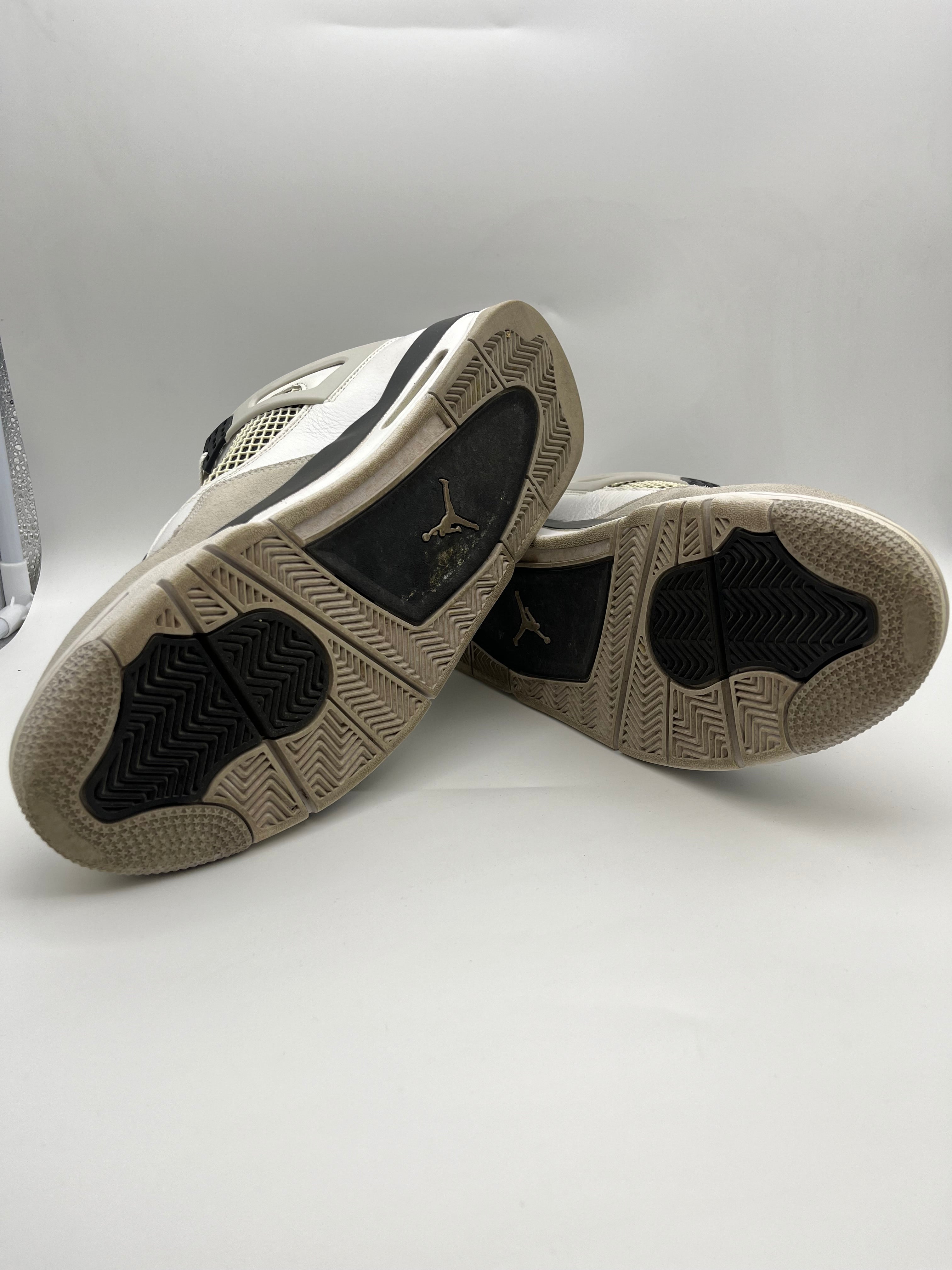 Használt - Jordan 4 Military Black (46)