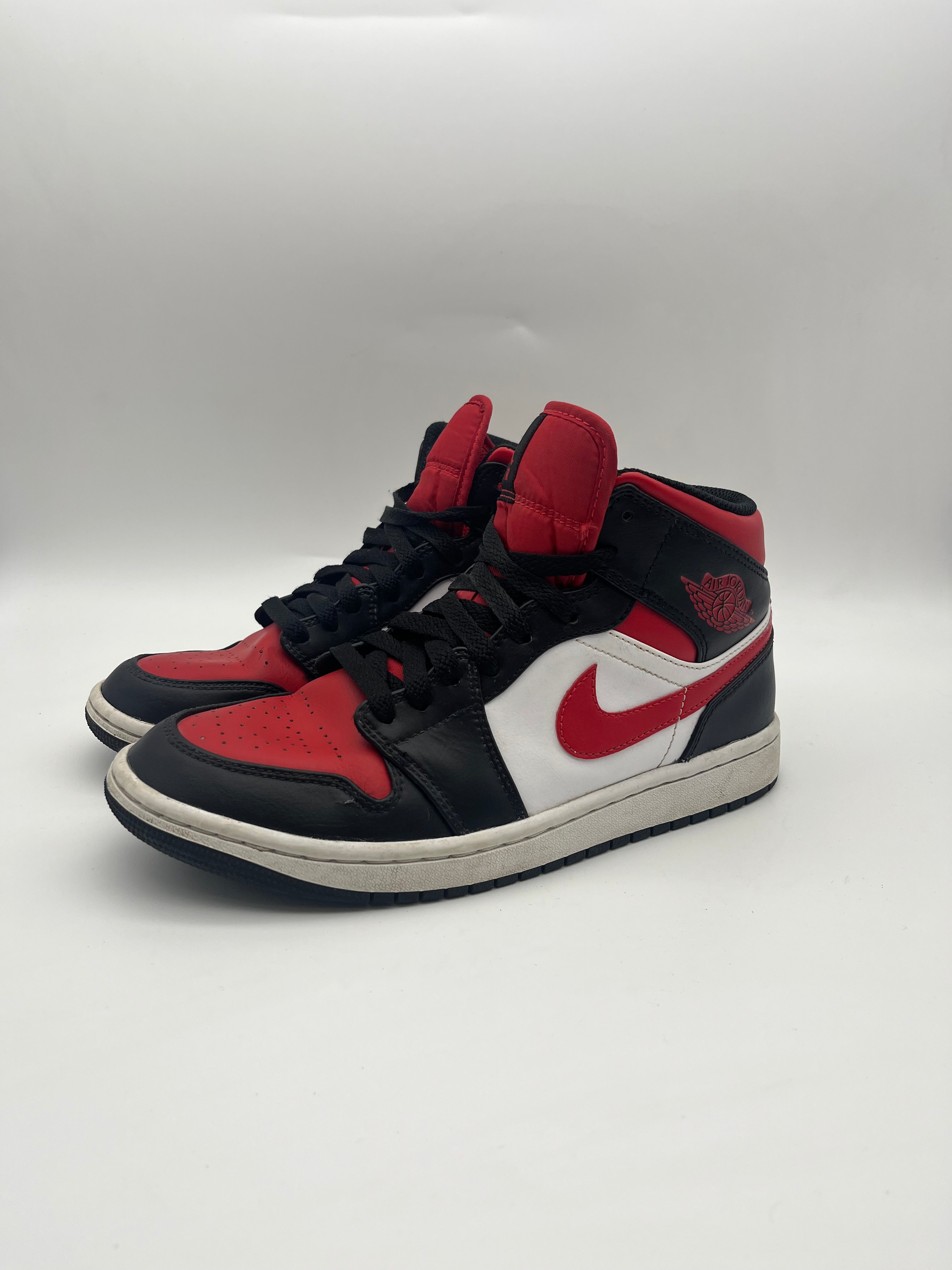 Használt - Jordan 1 Mid Gym Red (40.5)