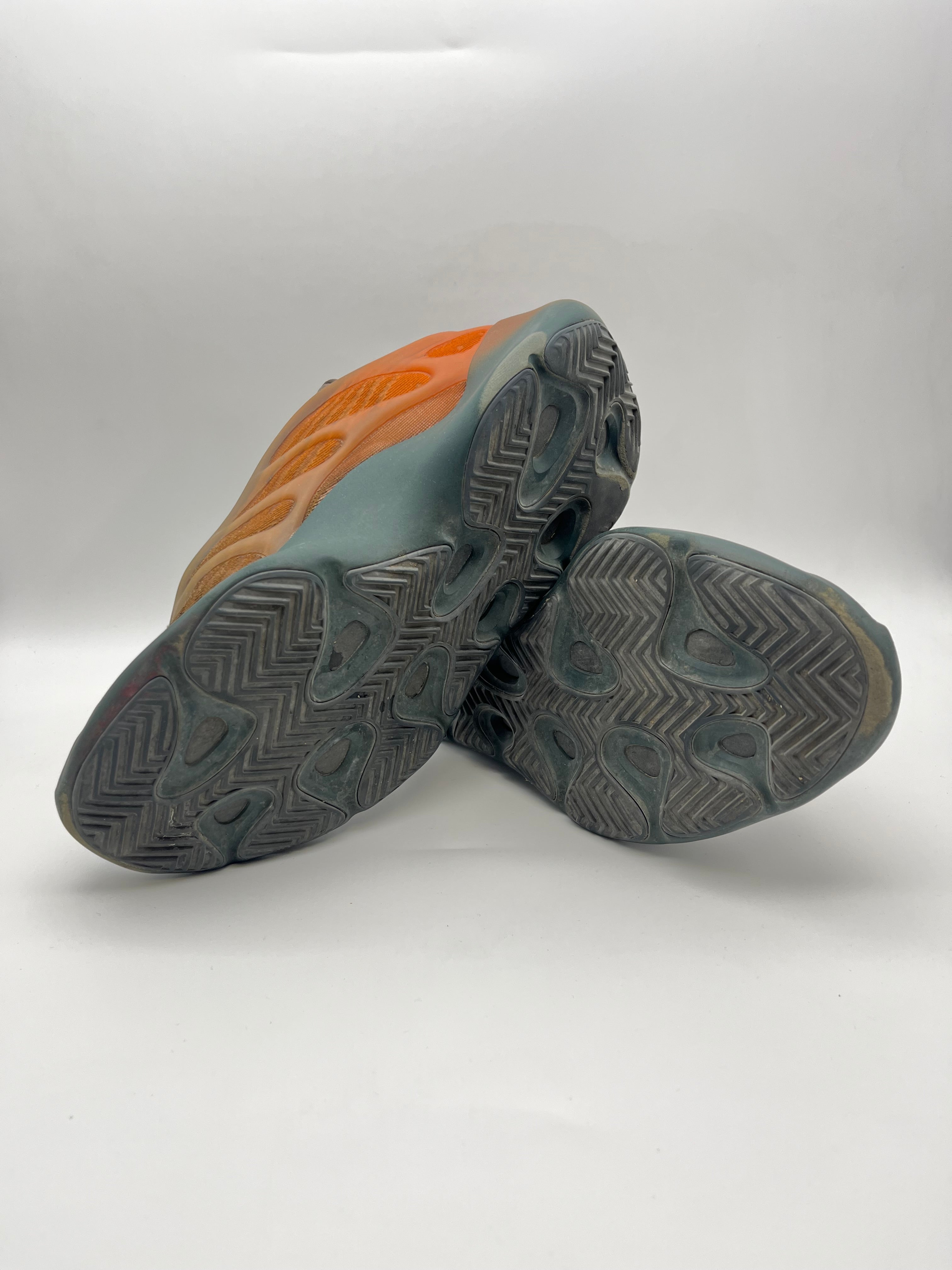 Használt - Yeezy 700 V3 Copper Fade (43 1/3)