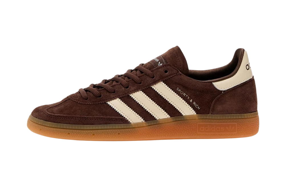 Barna Adidas Handball Spezial cipő Sporty & Rich márkajelzéssel.