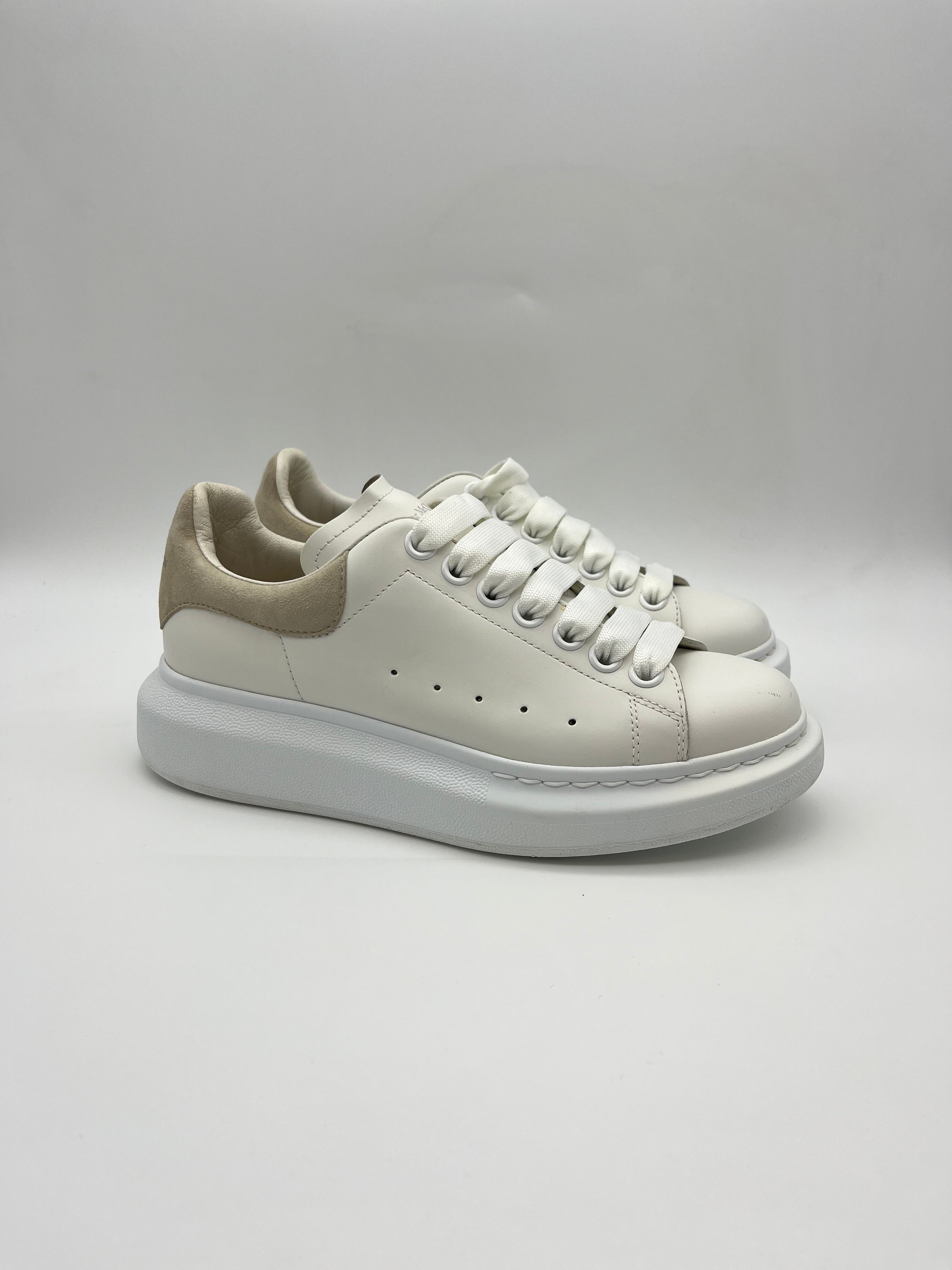 Használt - Alexander McQueen Nude (36)
