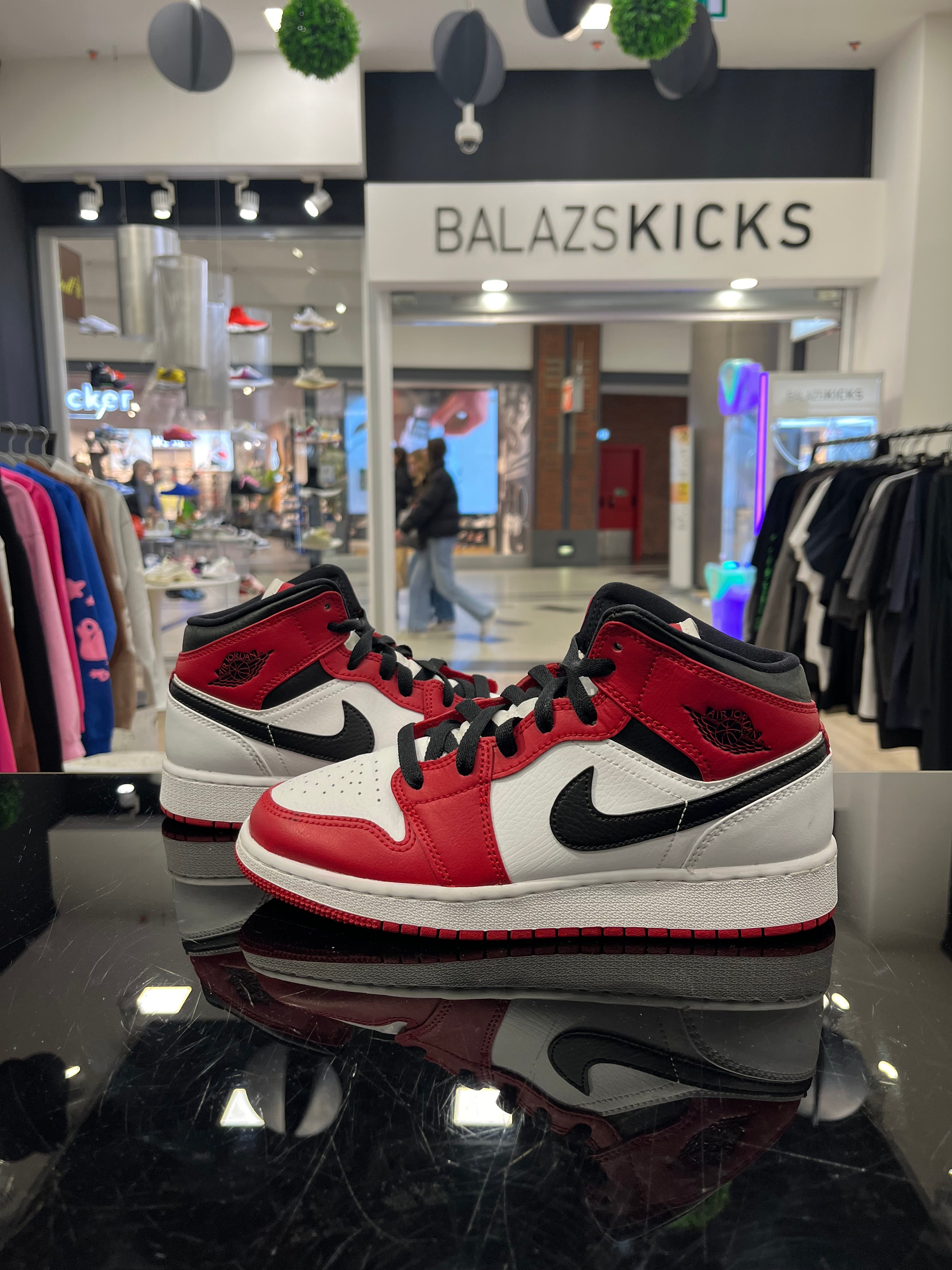 HASZNÁLT - Jordan 1 Mid Chicago 2020 (38)