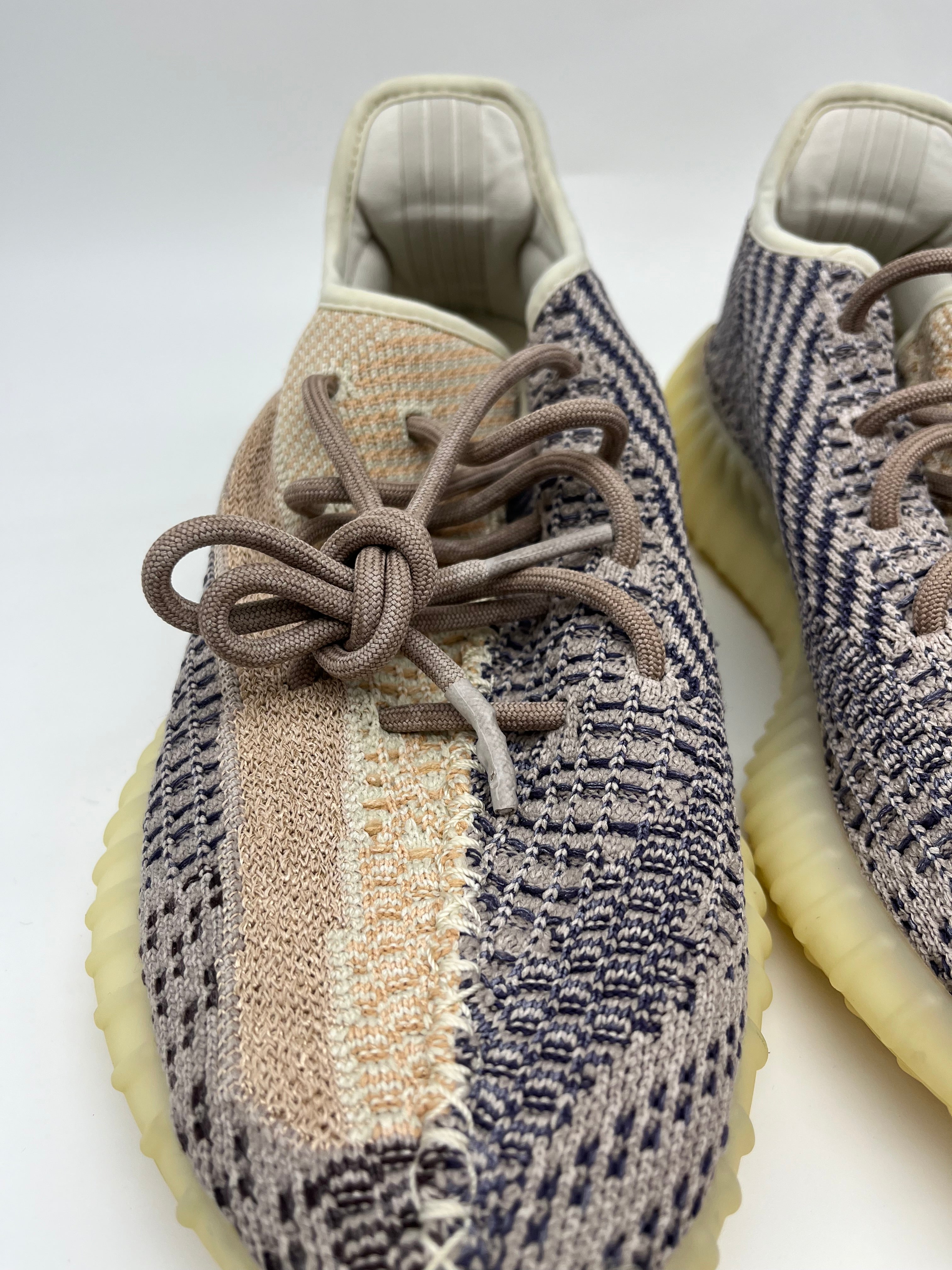 Használt - Yeezy 350 V2 Ash Pearl (42 2/3)