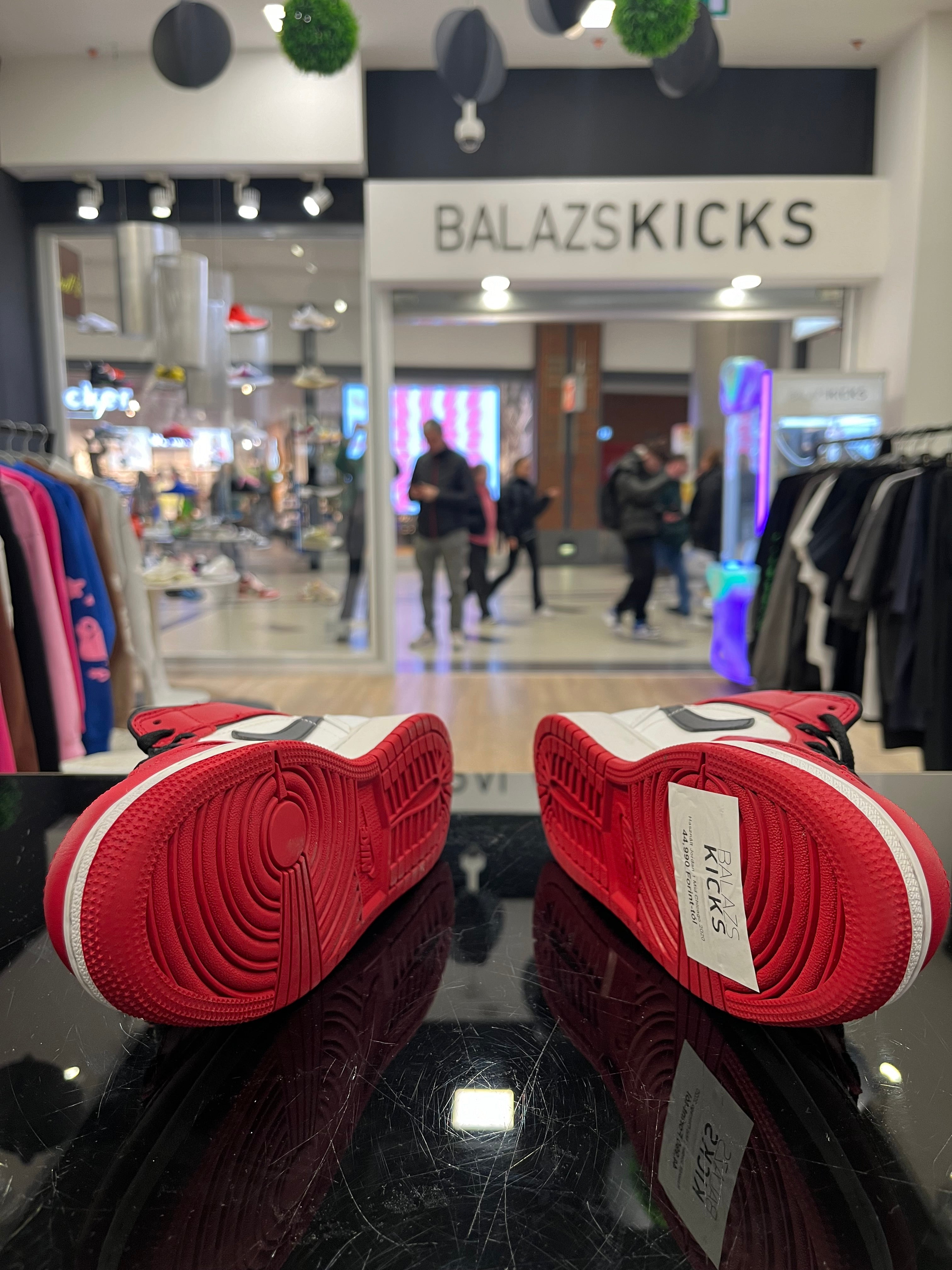 HASZNÁLT - Jordan 1 Mid Chicago 2020 (36.5)