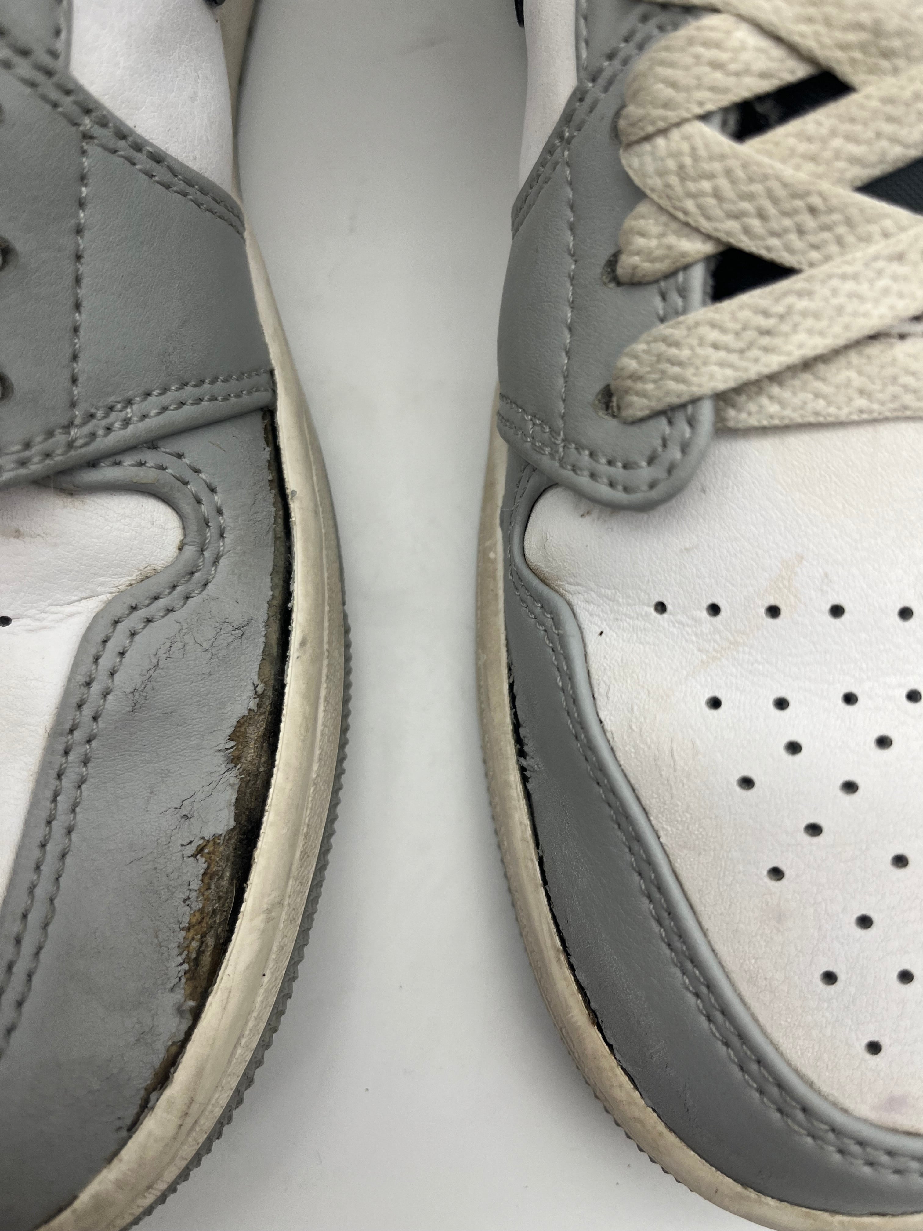Használt - Jordan 1 Mid Light Smoke Grey (43)