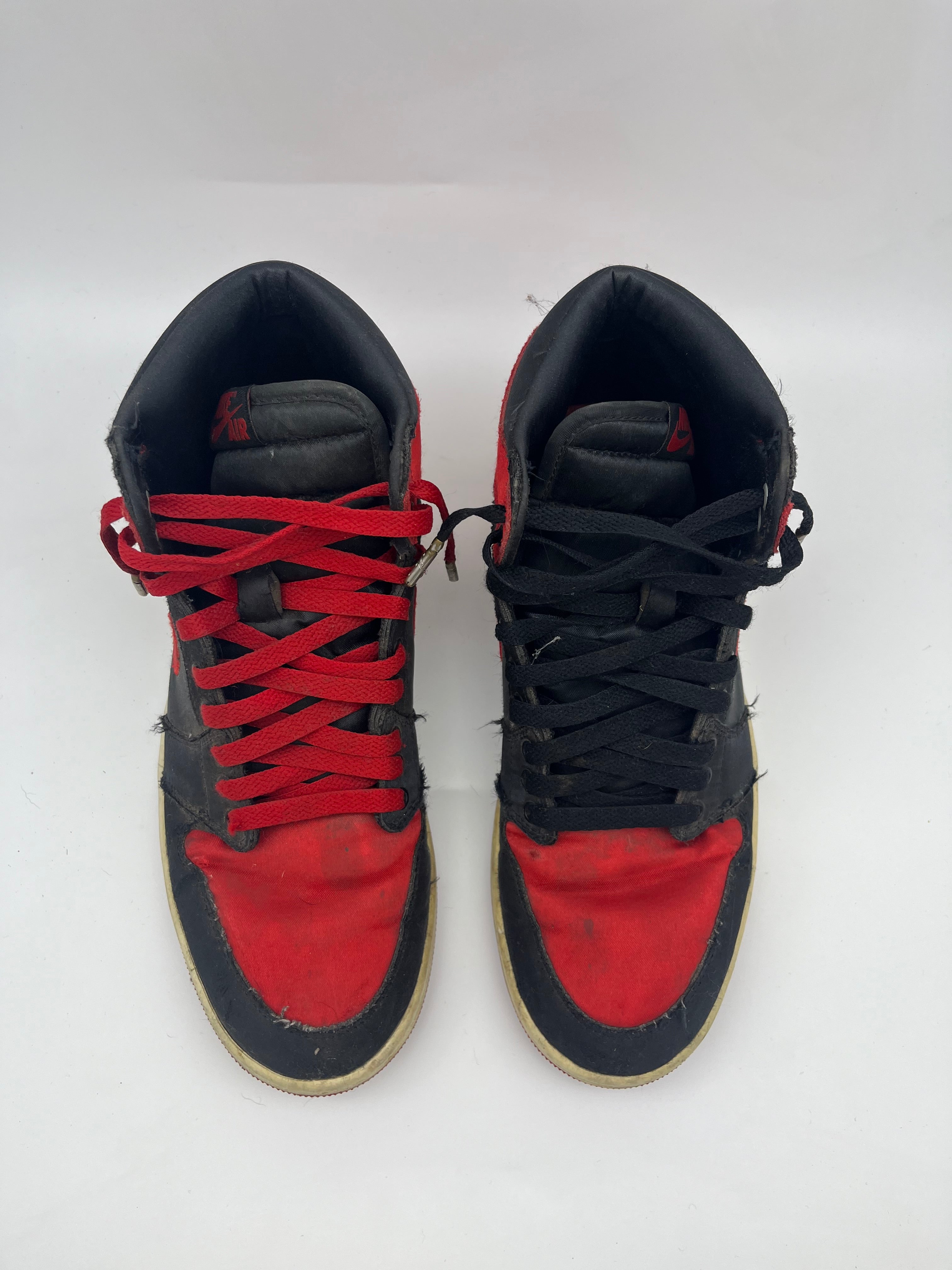Használt - Jordan 1 High Satin Bred (42)