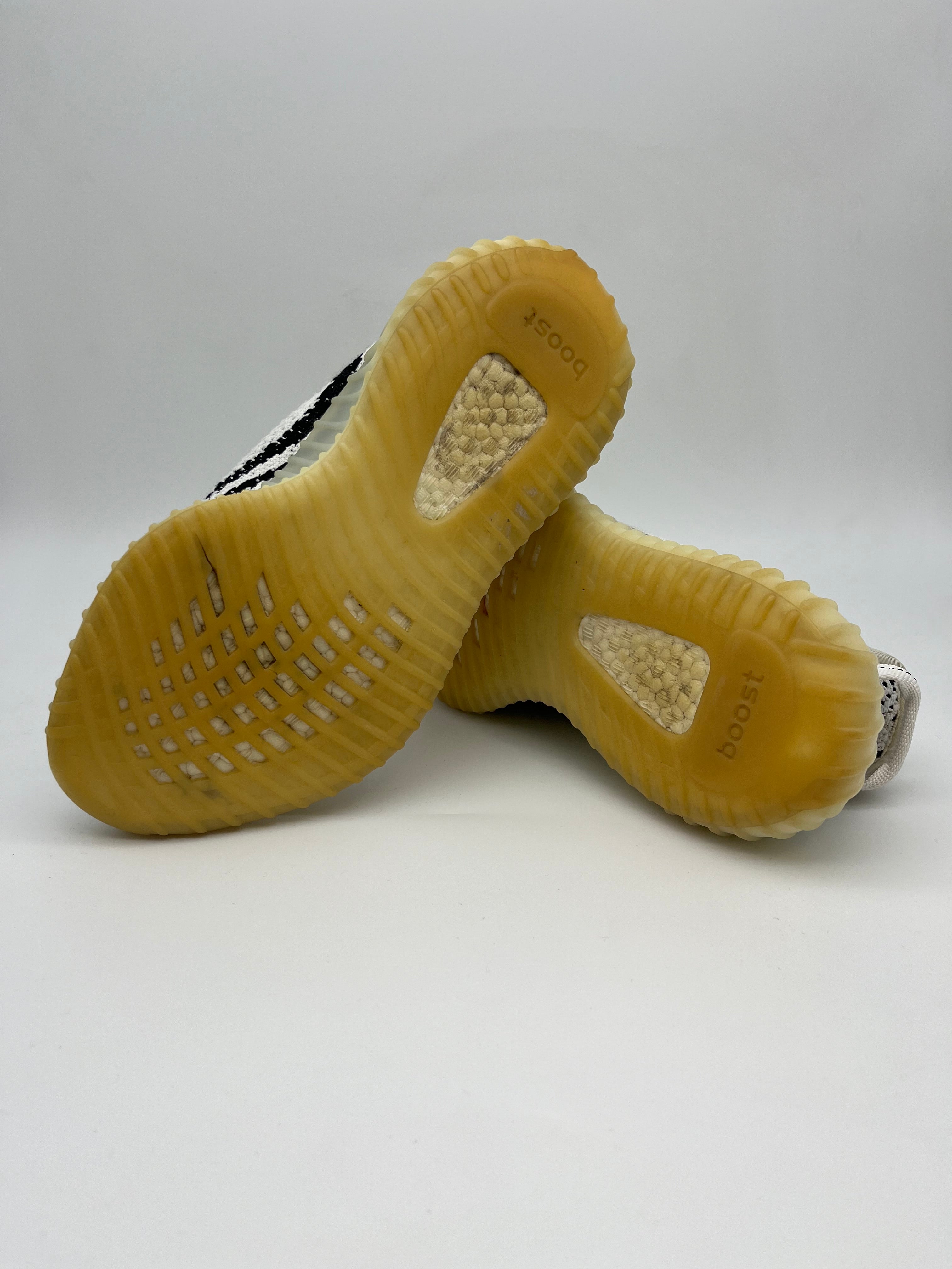Használt - Yeezy 350 V2 Zebra (38)