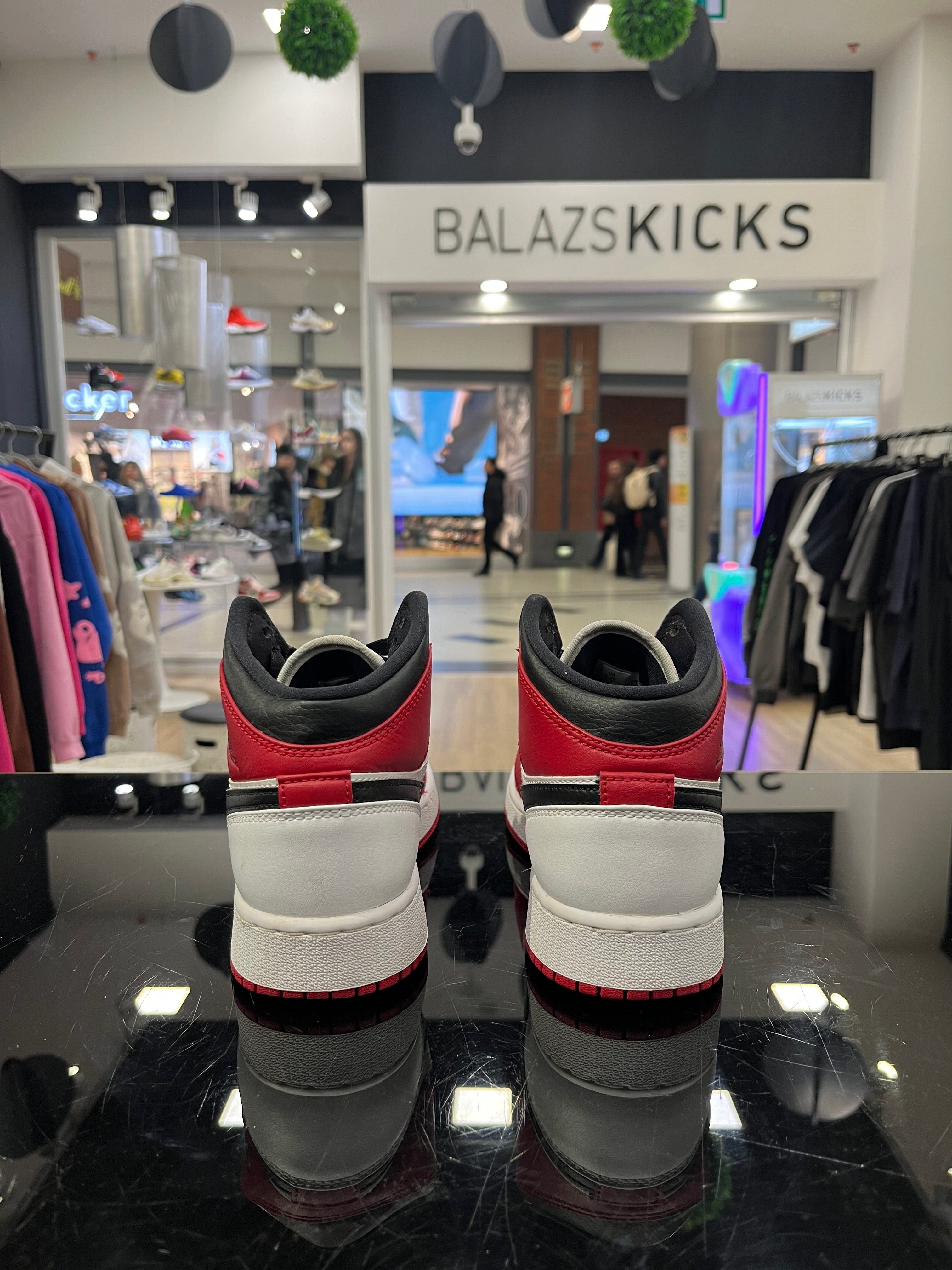 HASZNÁLT - Jordan 1 Mid Chicago 2020 (38)