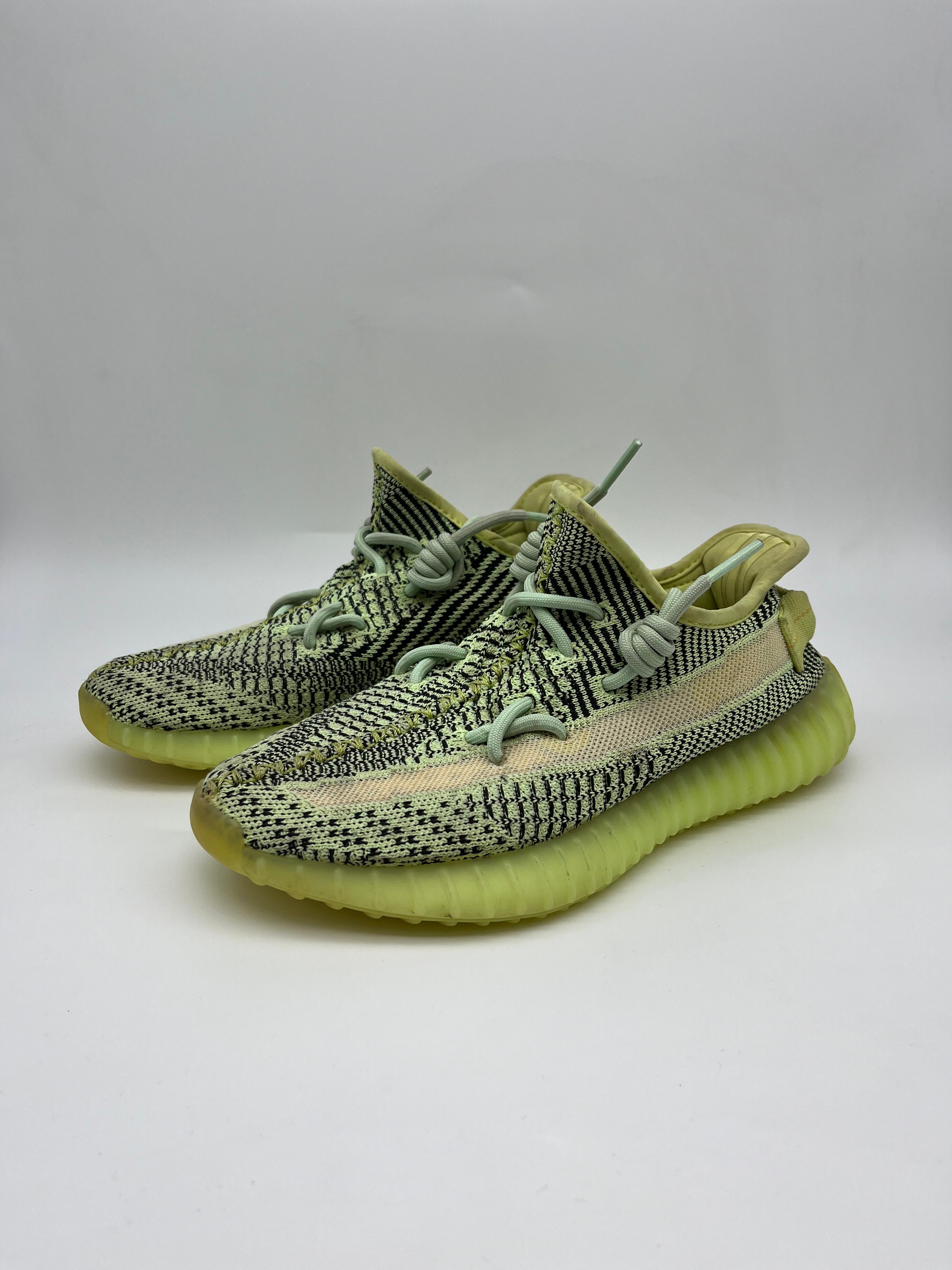 Használt - Yeezy 350 V2 Yeezreel (38)