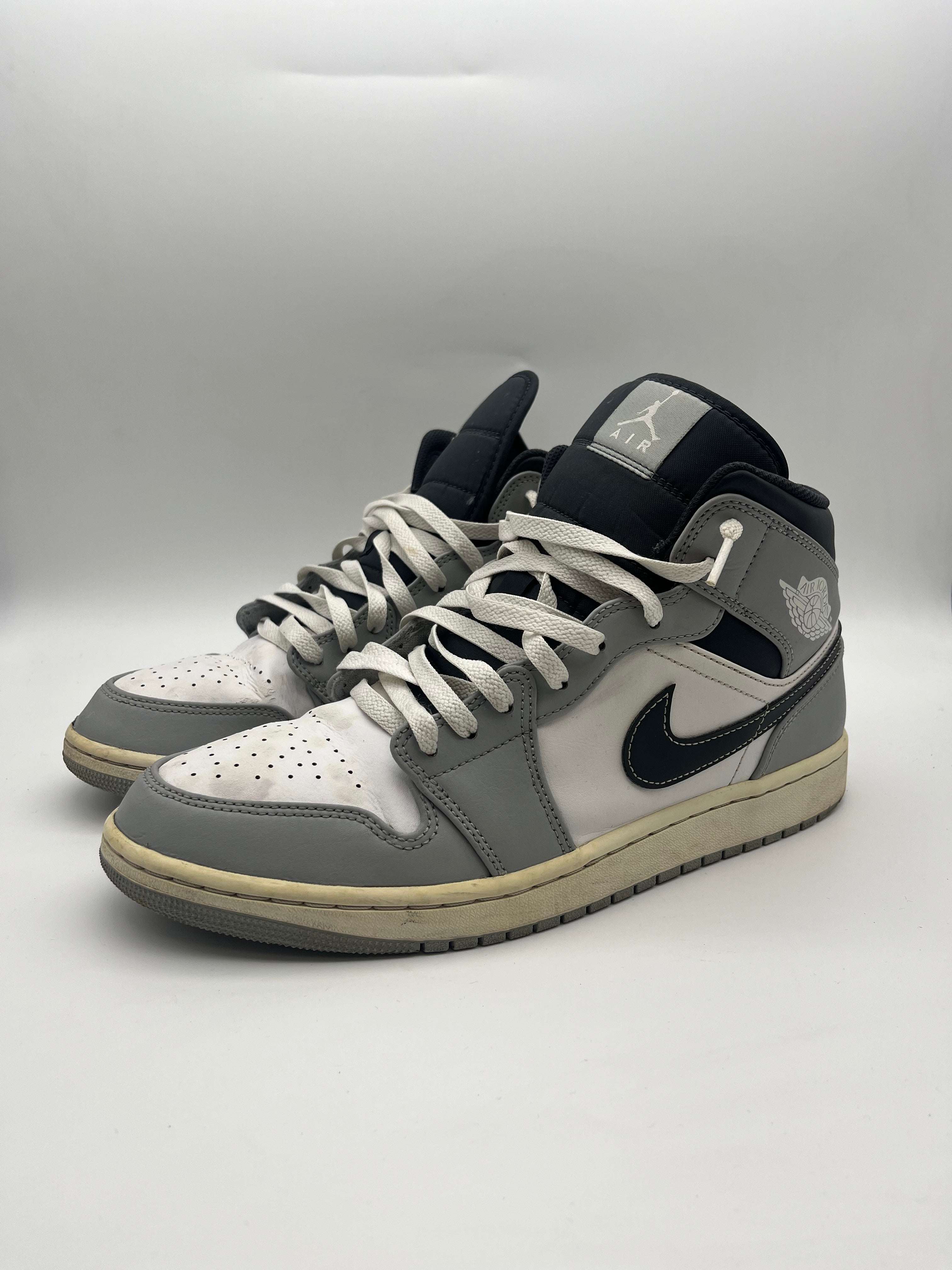 Használt - Jordan 1 Mid Light Smoke Grey (45)
