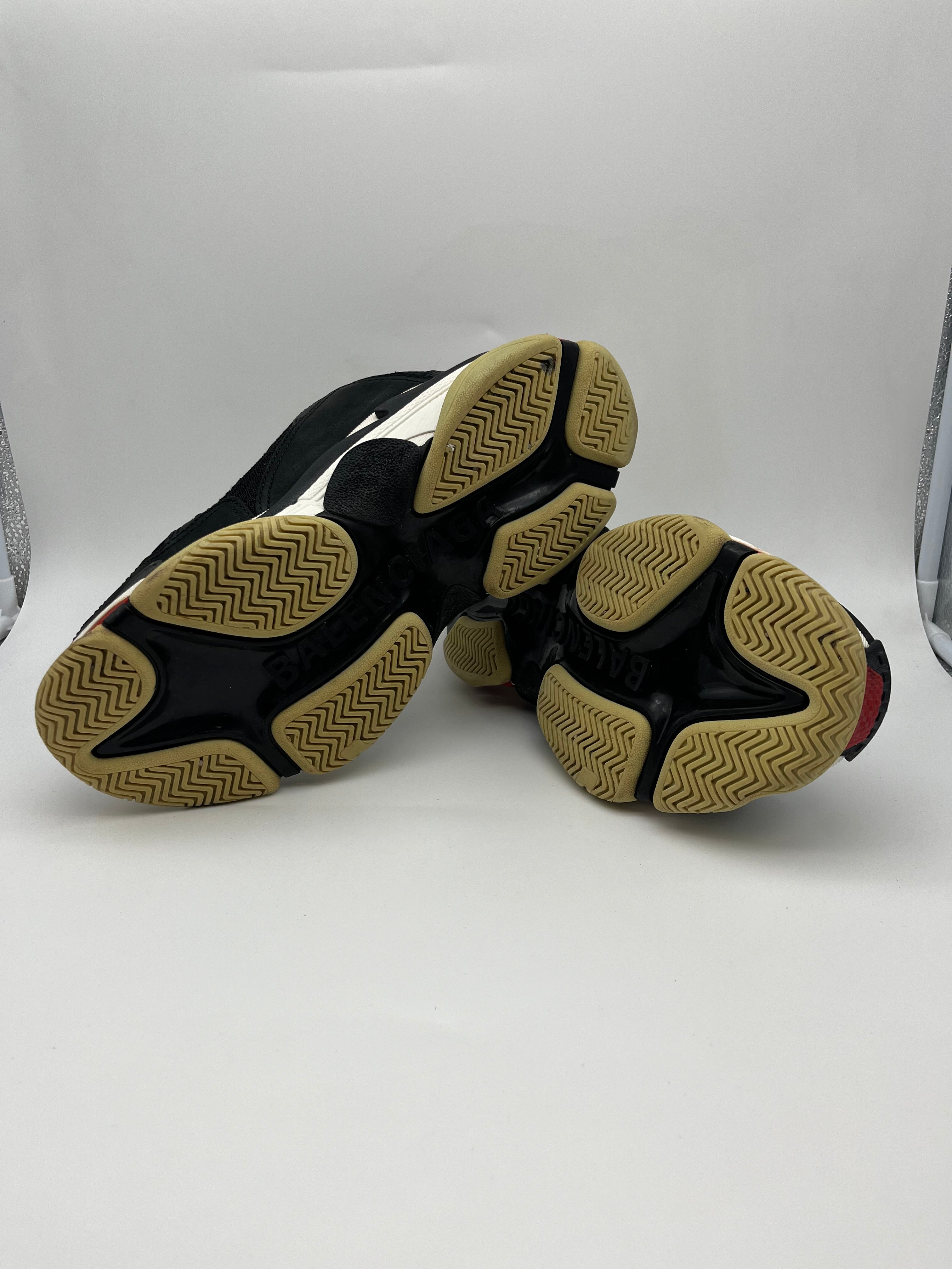 Használt - Balenciaga Triple S Bred (40)