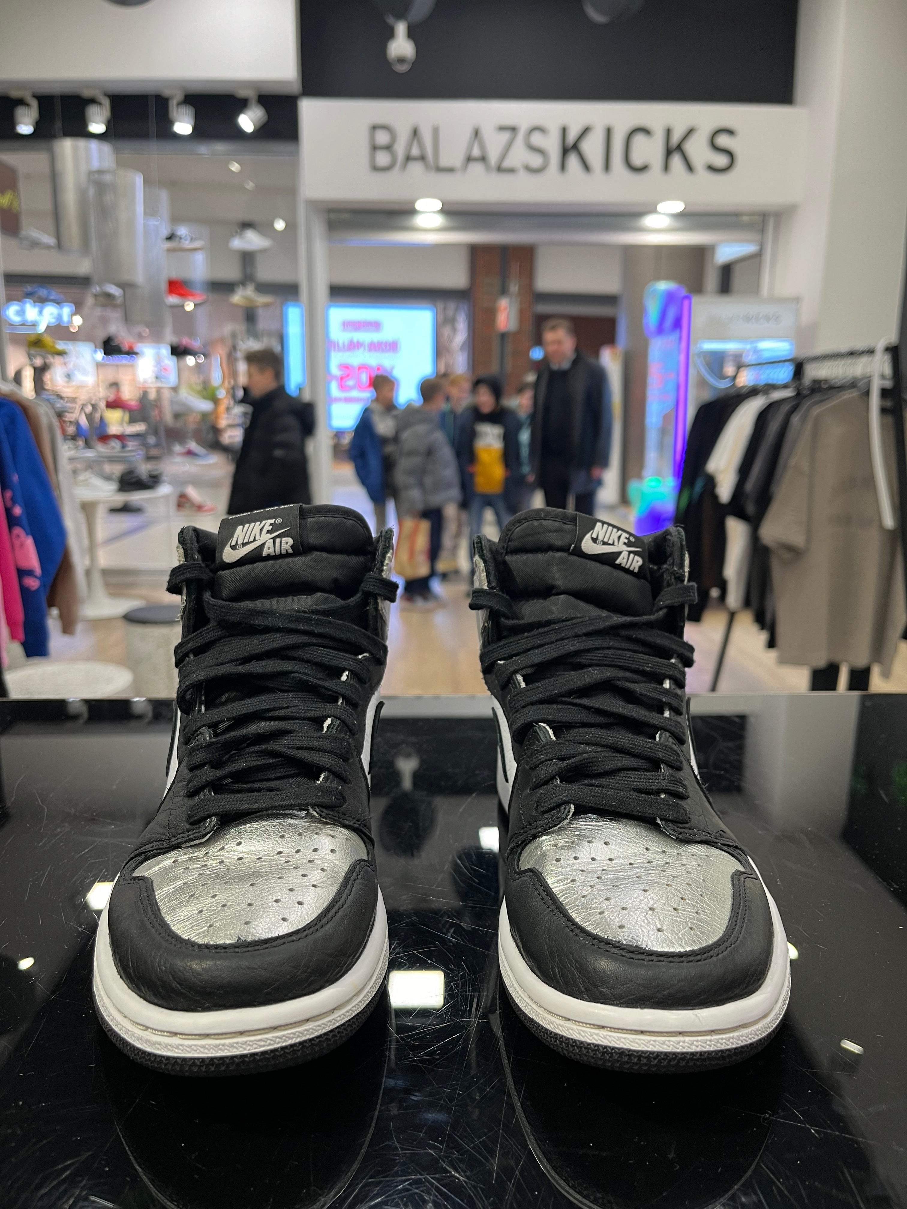 HASZNÁLT - Jordan 1 High Silver Toe (37.5)