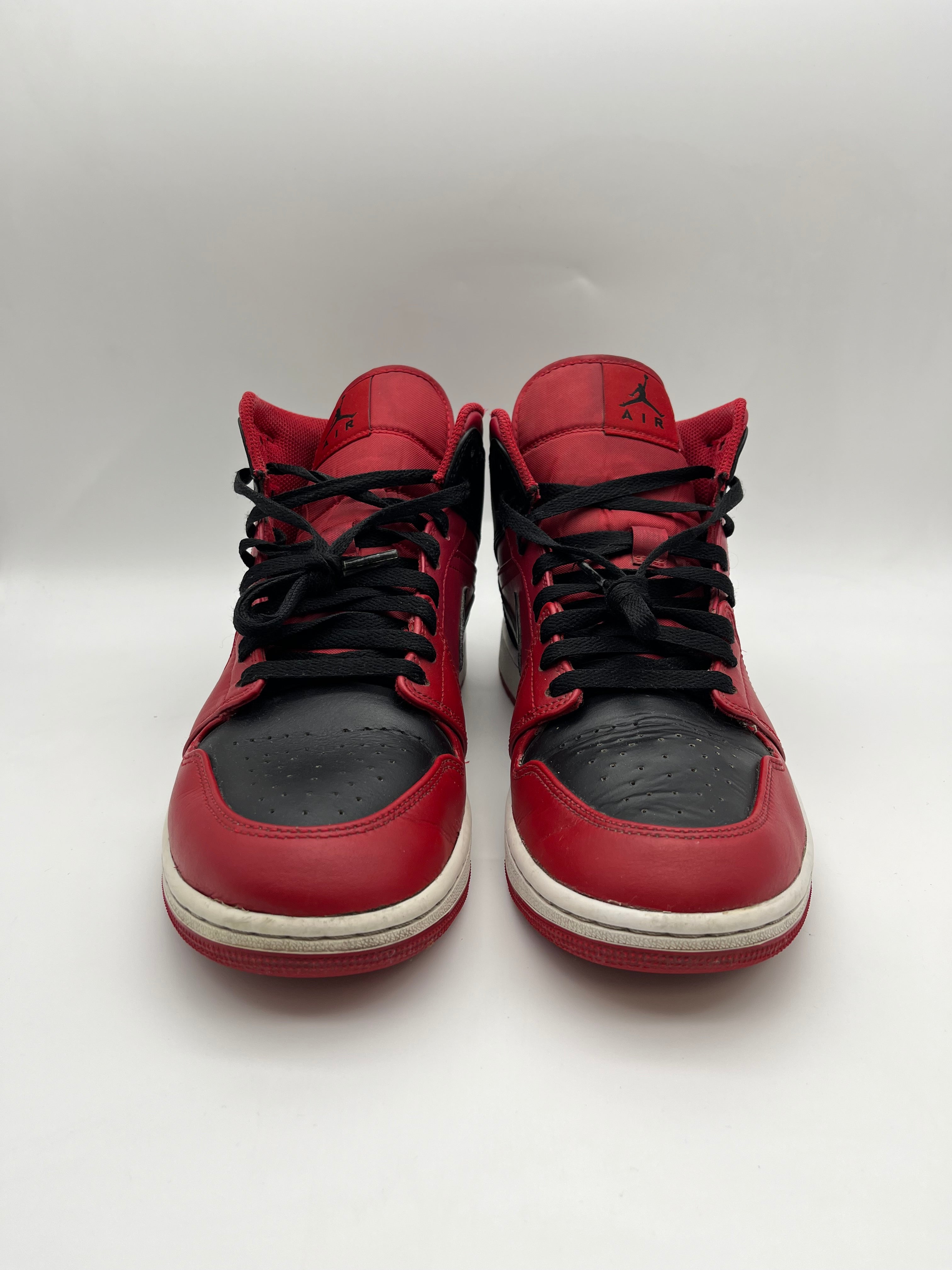 Használt - Jordan 1 Mid Reverse Bred (43)