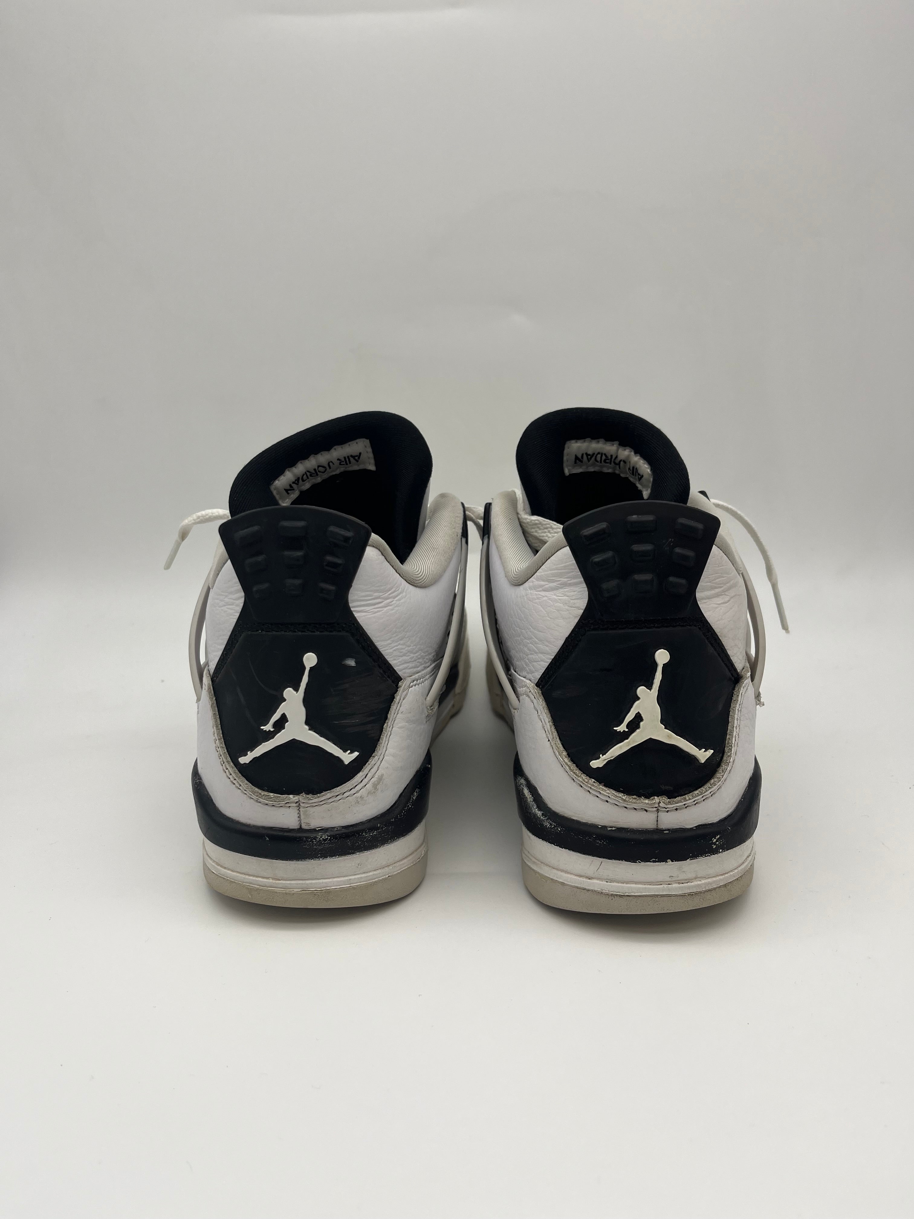 Használt - Jordan 4 MIlitary Blak (40)