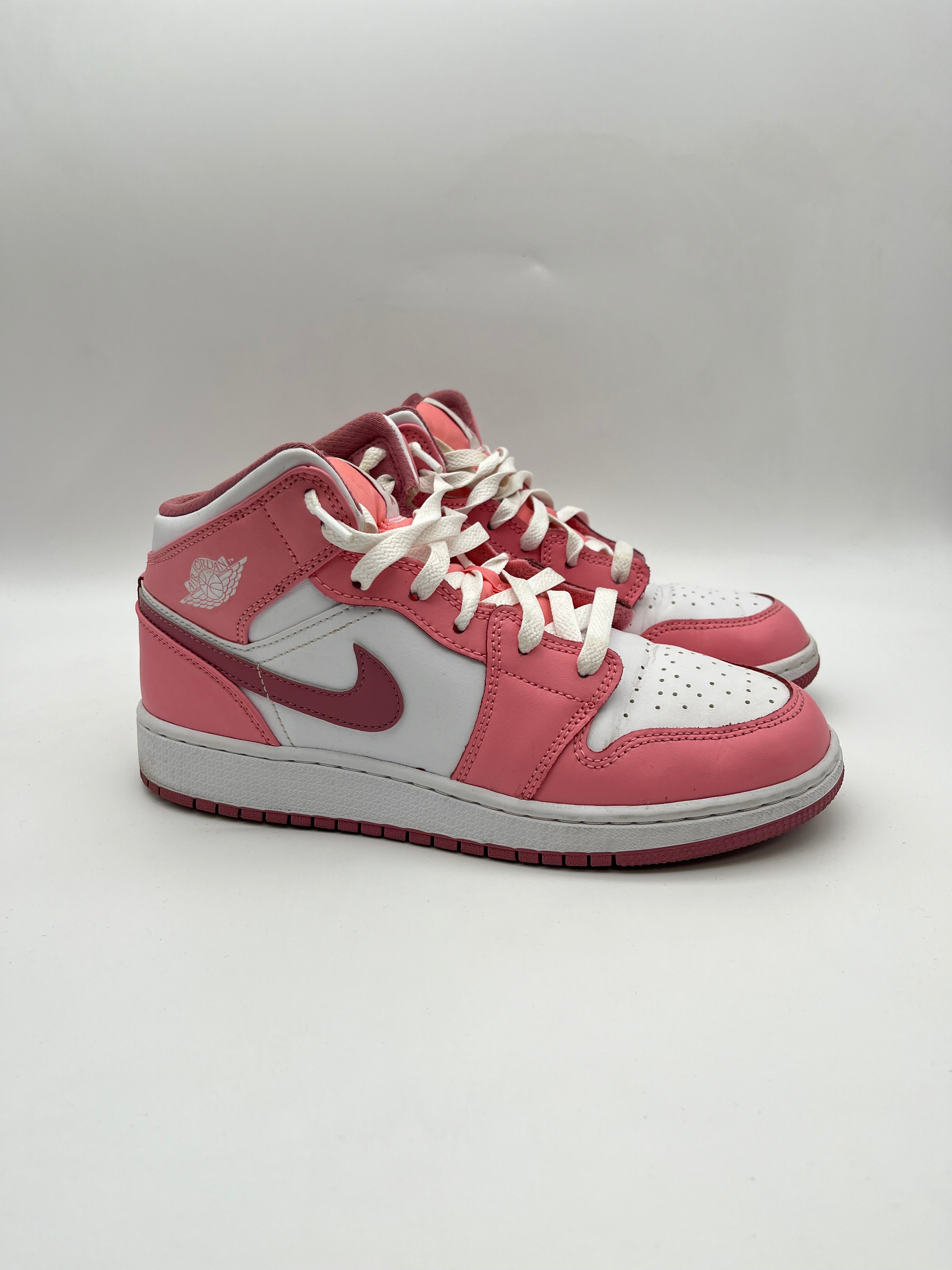 Használt - Jordan 1 Mid Valentines (38.5)