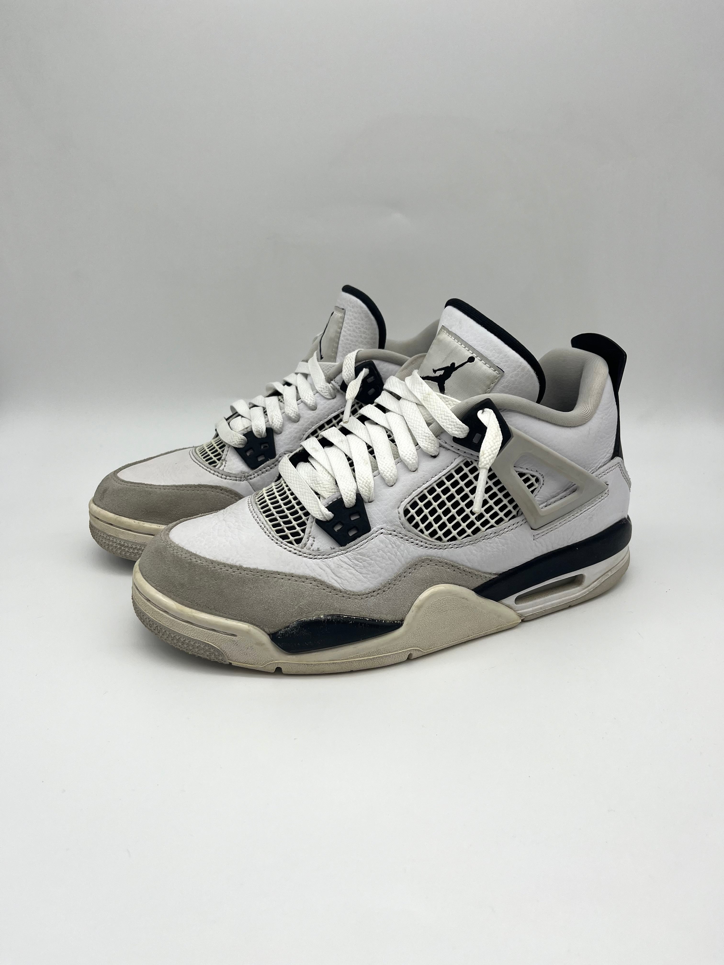 Használt - Jordan 4 MIlitary Blak (40)