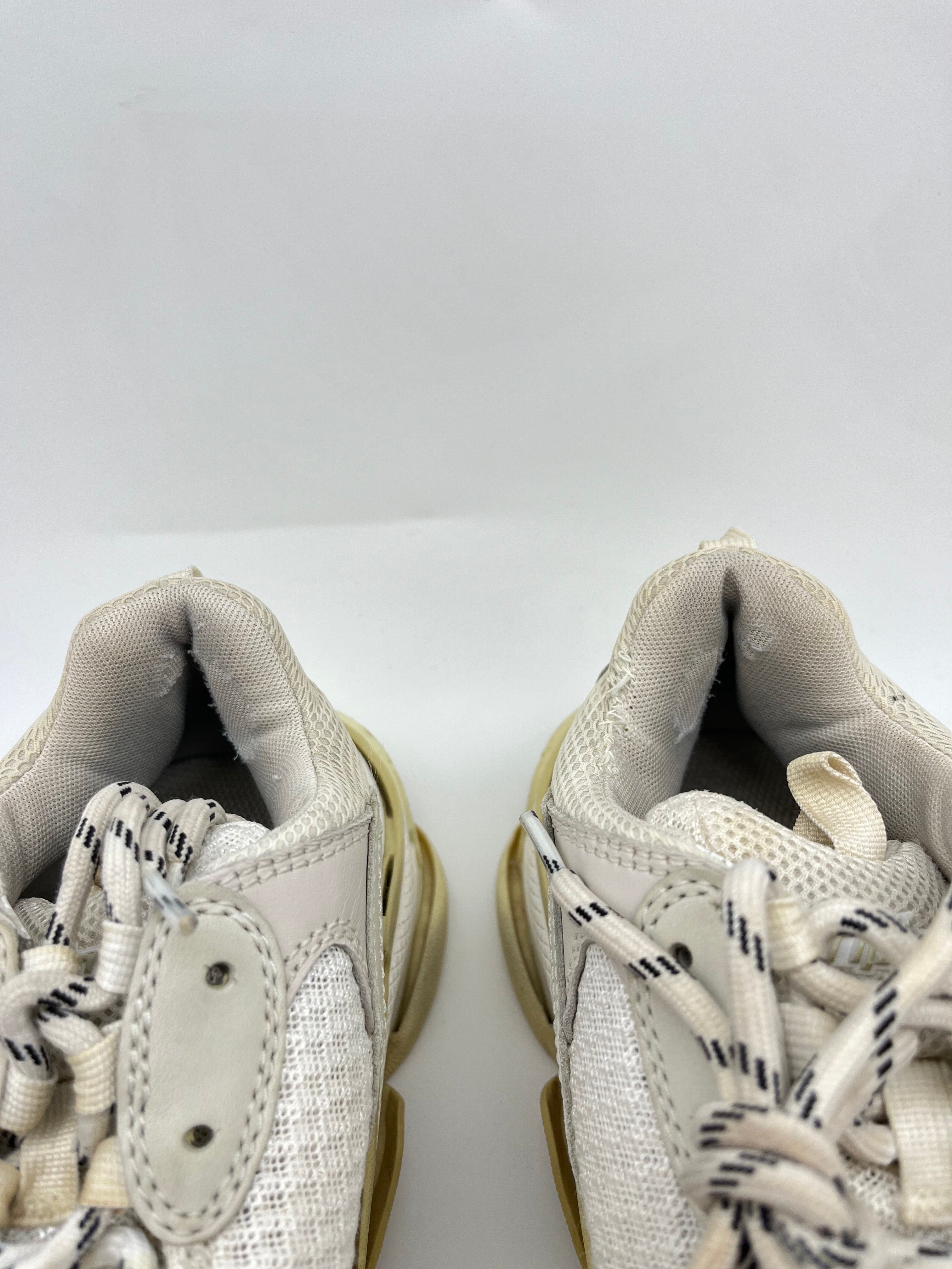 Használt - Balenciaga Triple S White (38)