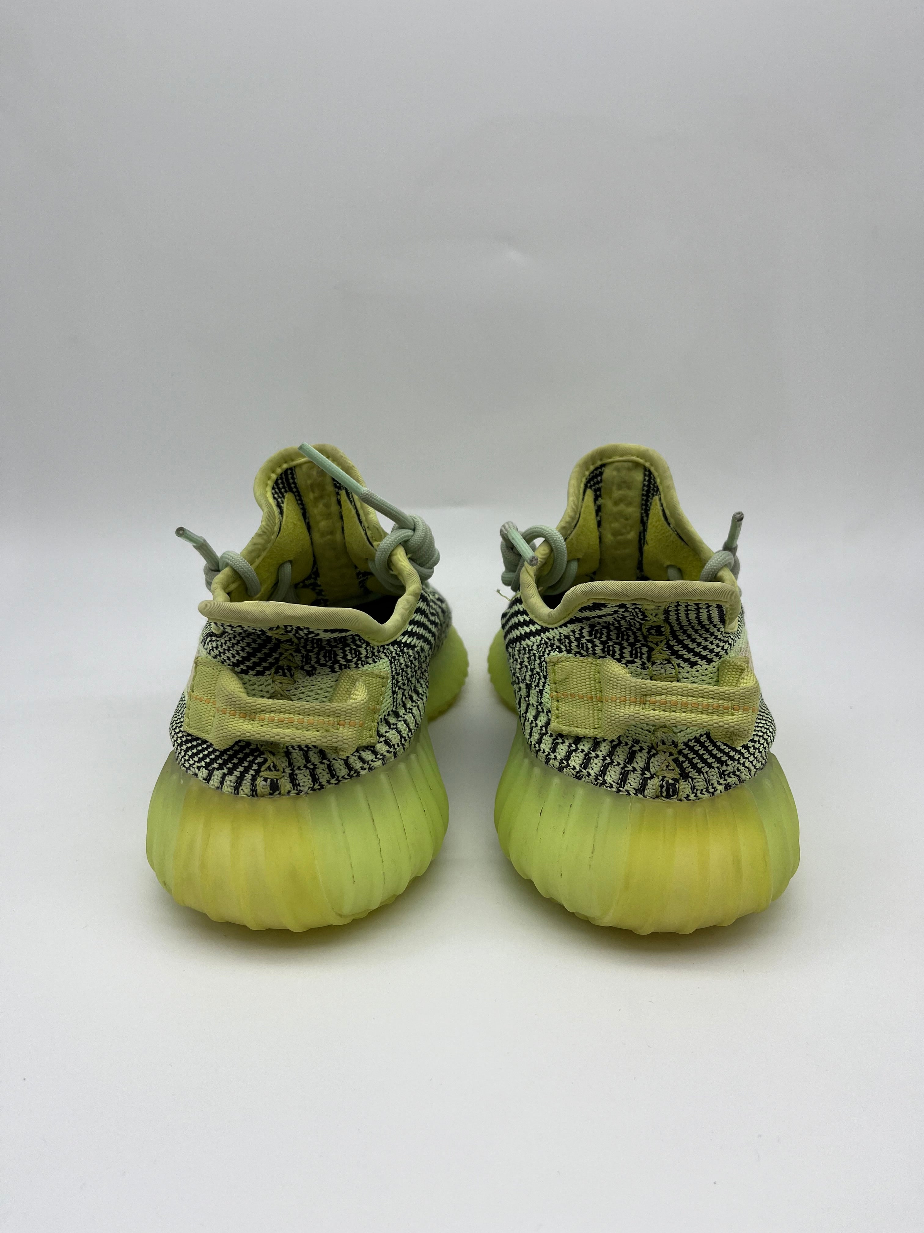 Használt - Yeezy 350 V2 Yeezreel (38)