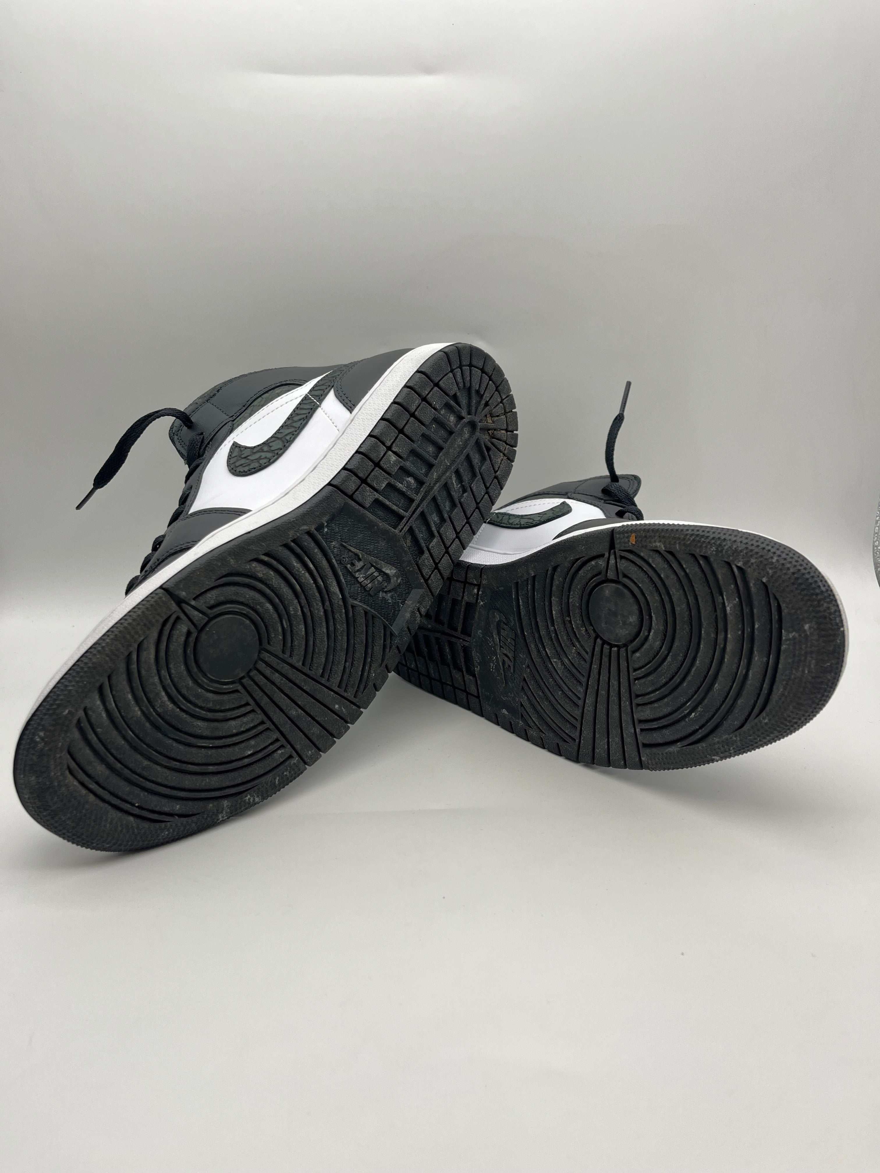 Használt - Jordan 1 Mid Panda Elephant (44.5)